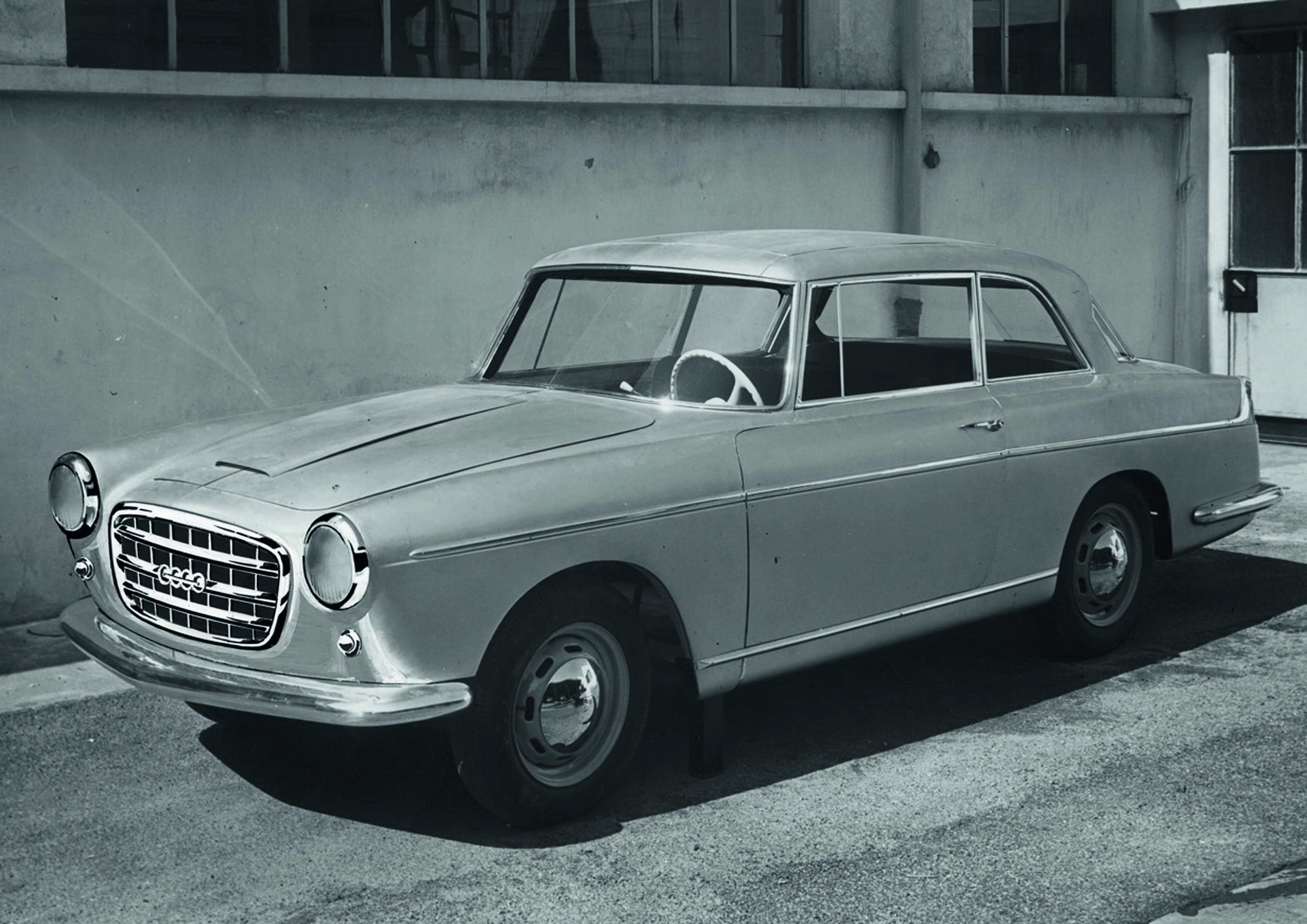 Jubiläumsmagazin Design - DKW 3=6 Pininfarina: Pininfarina baute 1956 dieses schicke Coupé mit Aluminiumkarosserie auf Basis des DKW 3=6 als Einzelstück. Die Auto Union dachte über eine Serienfertigung nach, verwarf sie jedoch aus Kostengründen.