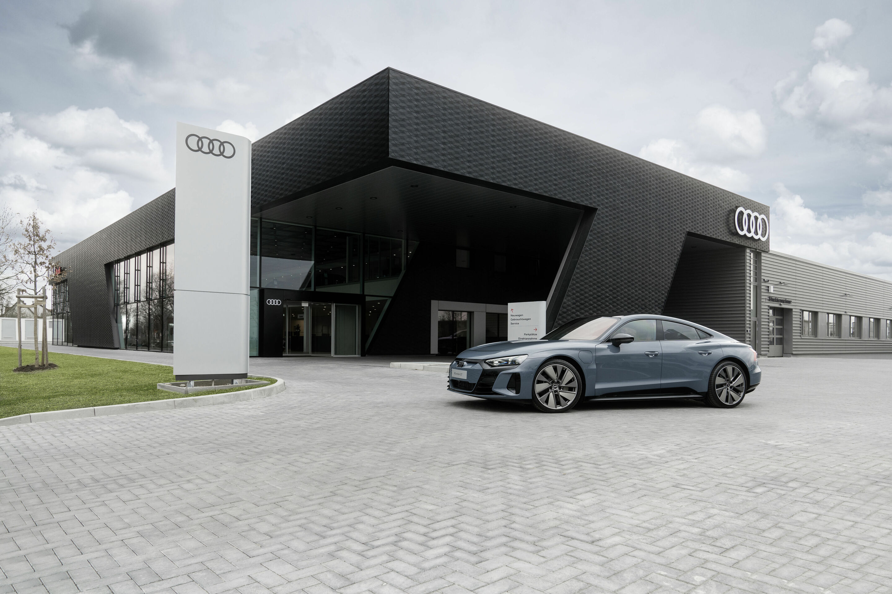 Audi RS e-tron GT - Standaufnahme,
Farbe: Kemoragrau