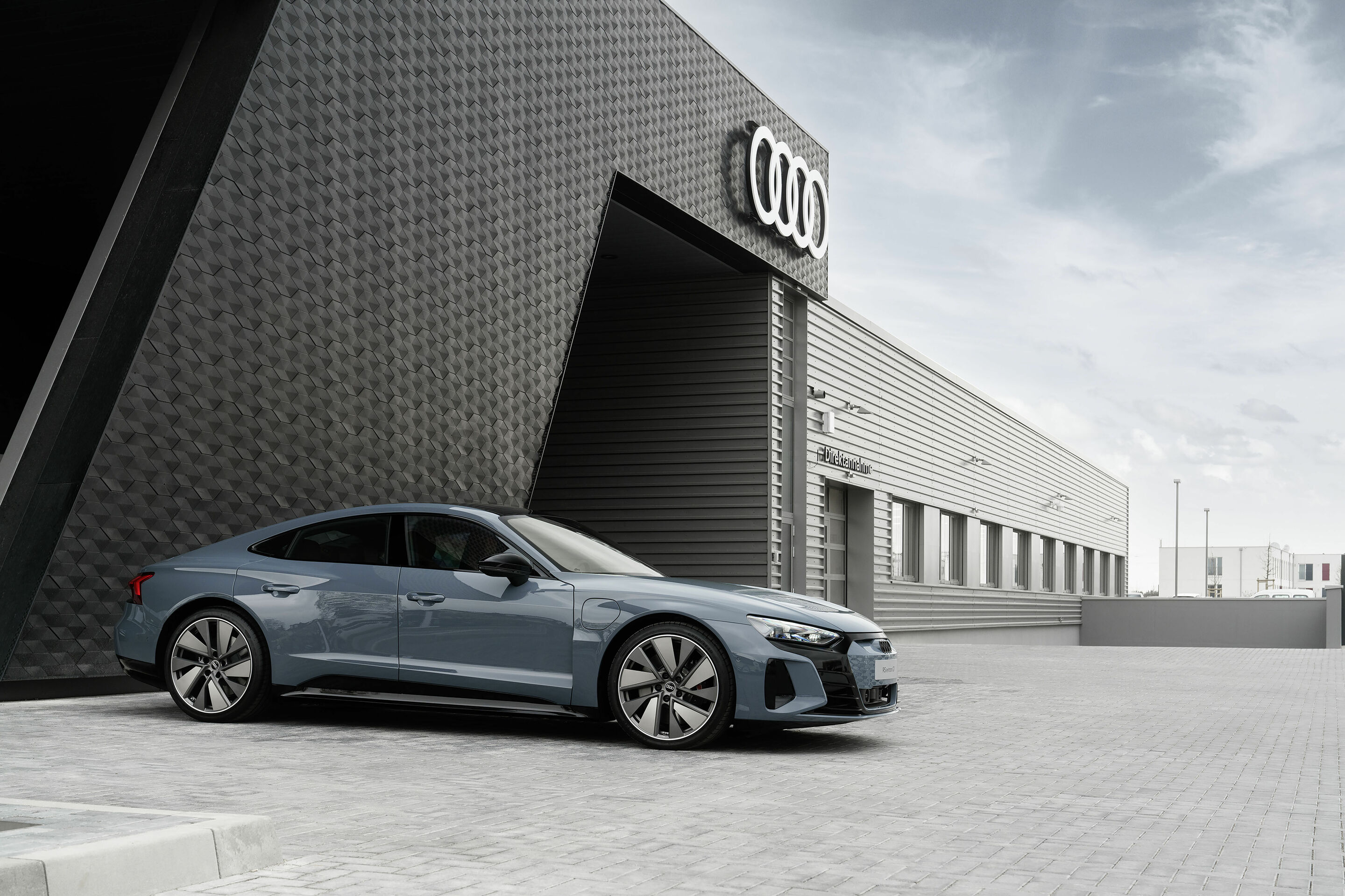 Audi RS e-tron GT - Standaufnahme,
Farbe: Kemoragrau