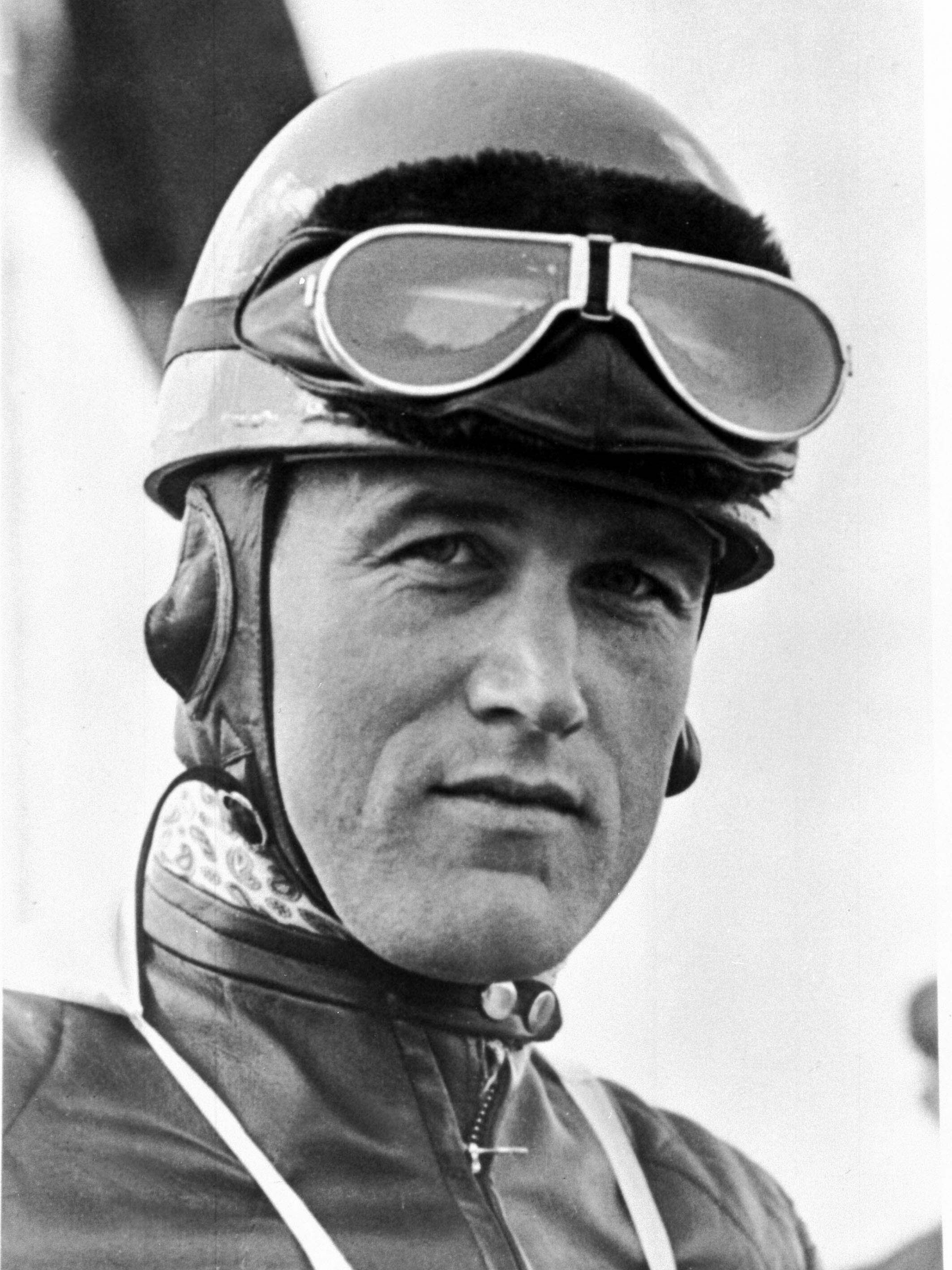 Ewald Kluge (1909 - 1964), DKW Motorrad-Rennfahrer, wurde 1938 Europameister, Deutscher Meister, Deutscher Bergmeister, siegte auf der Isle of Man und erhielt den seltenen Ehrentitel "Meister aller Meister". Er war Ende der 1930er Jahre die Lichtgestalt...