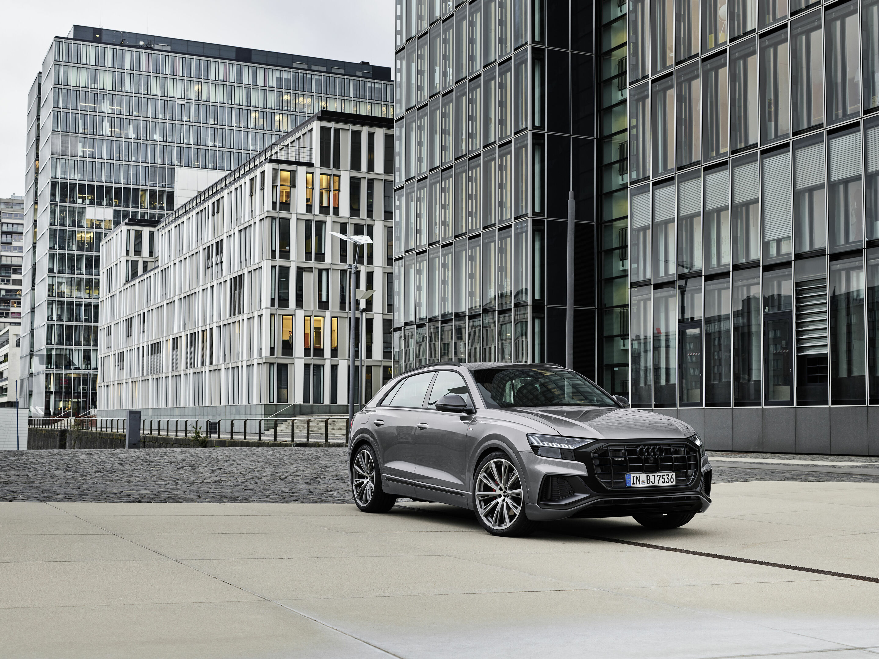 Audi Q8 competition plus - Standaufnahme,
Farbe: Nardograu