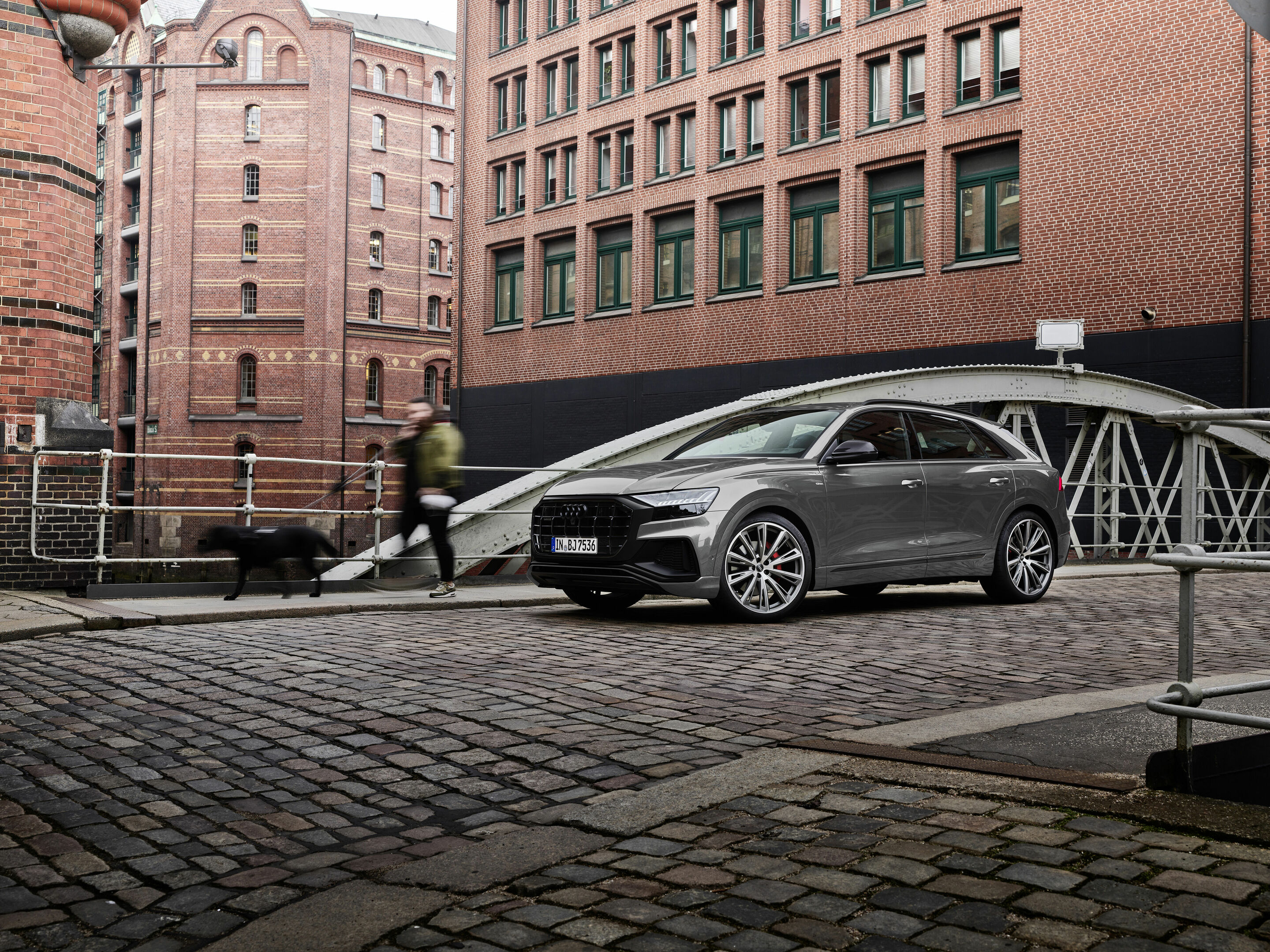 Audi Q8 competition plus - Standaufnahme,
Farbe: Nardograu