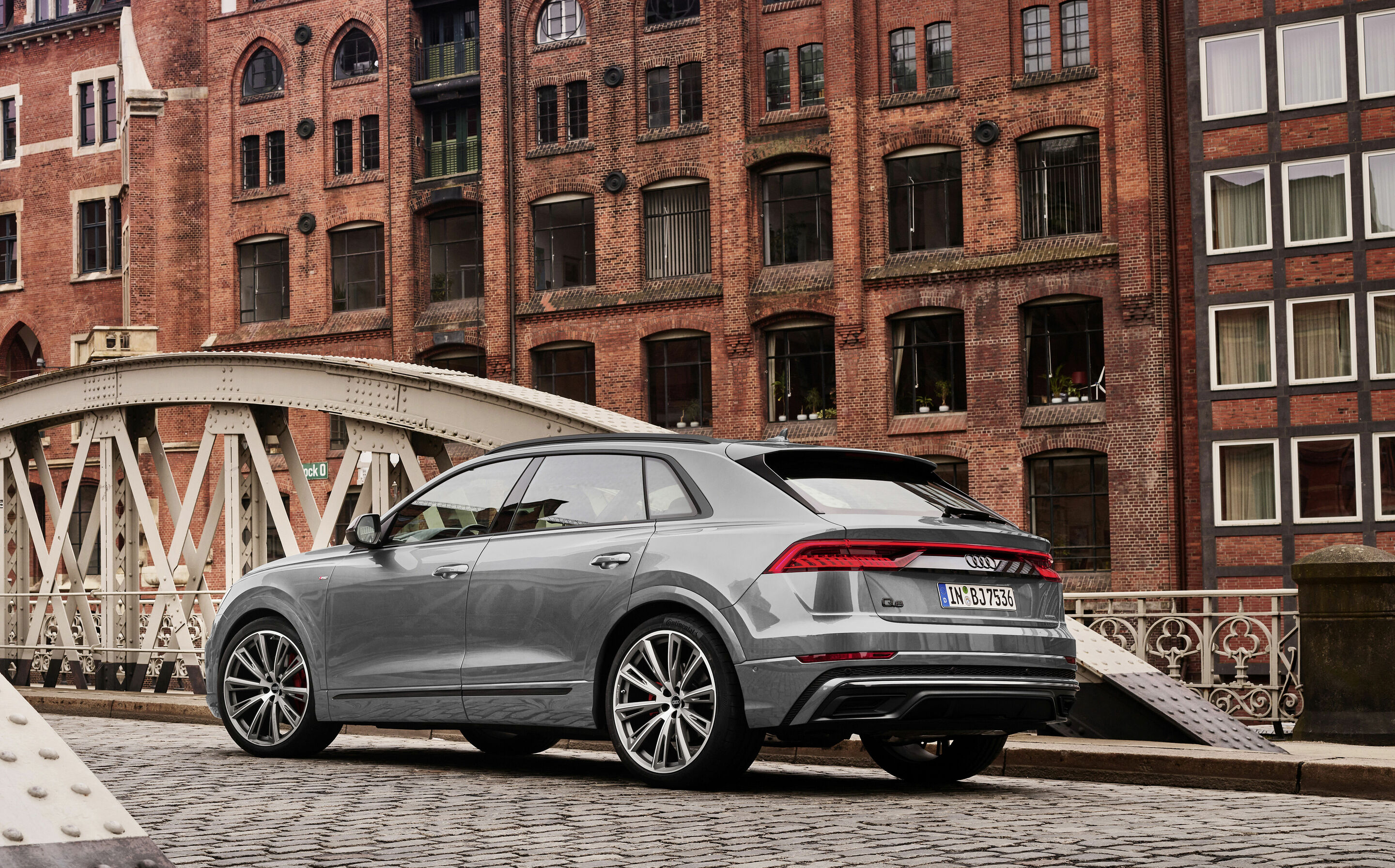 Audi Q8 competition plus - Standaufnahme,
Farbe: Nardograu