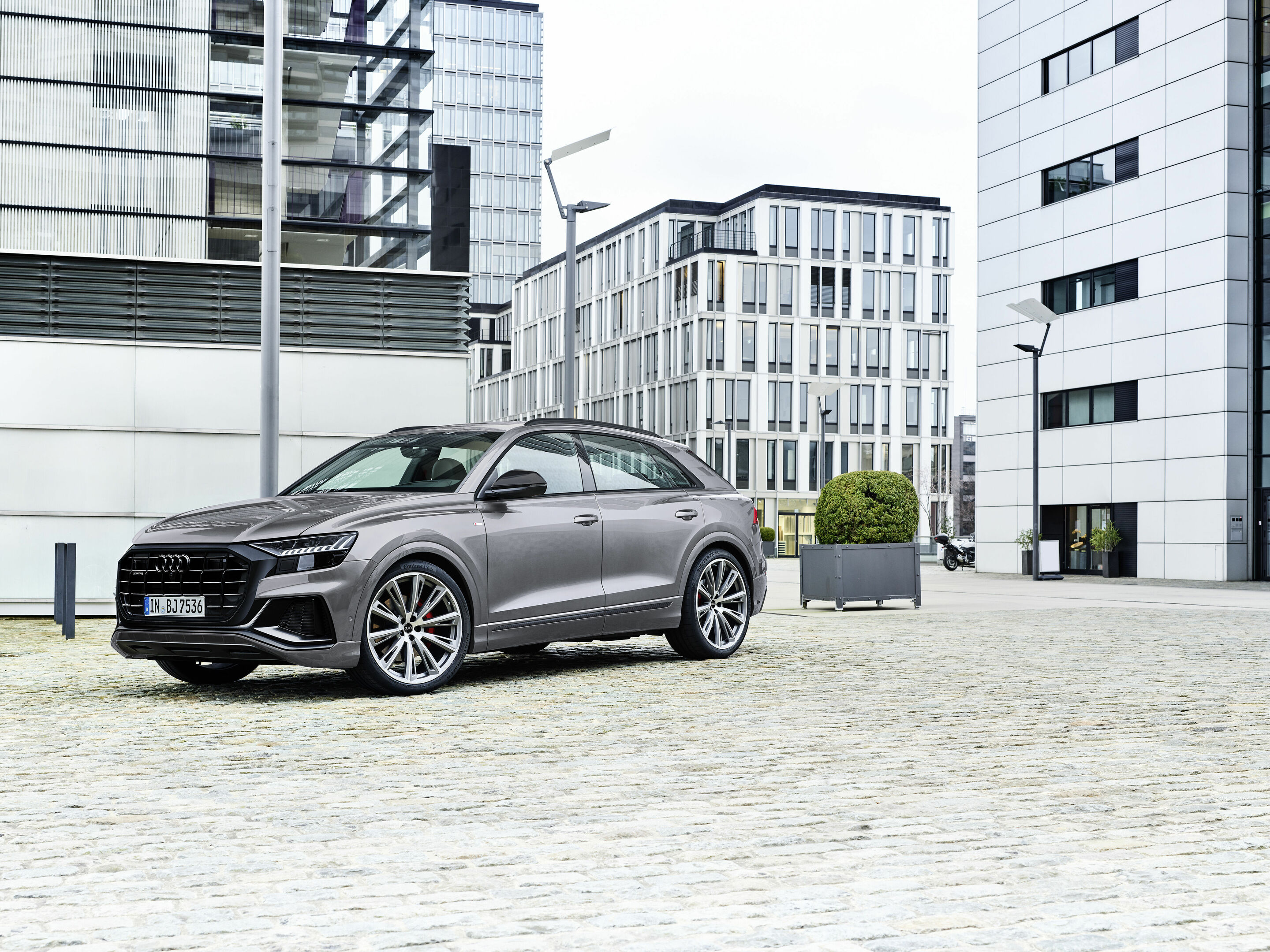 Audi Q8 competition plus - Standaufnahme,
Farbe: Nardograu