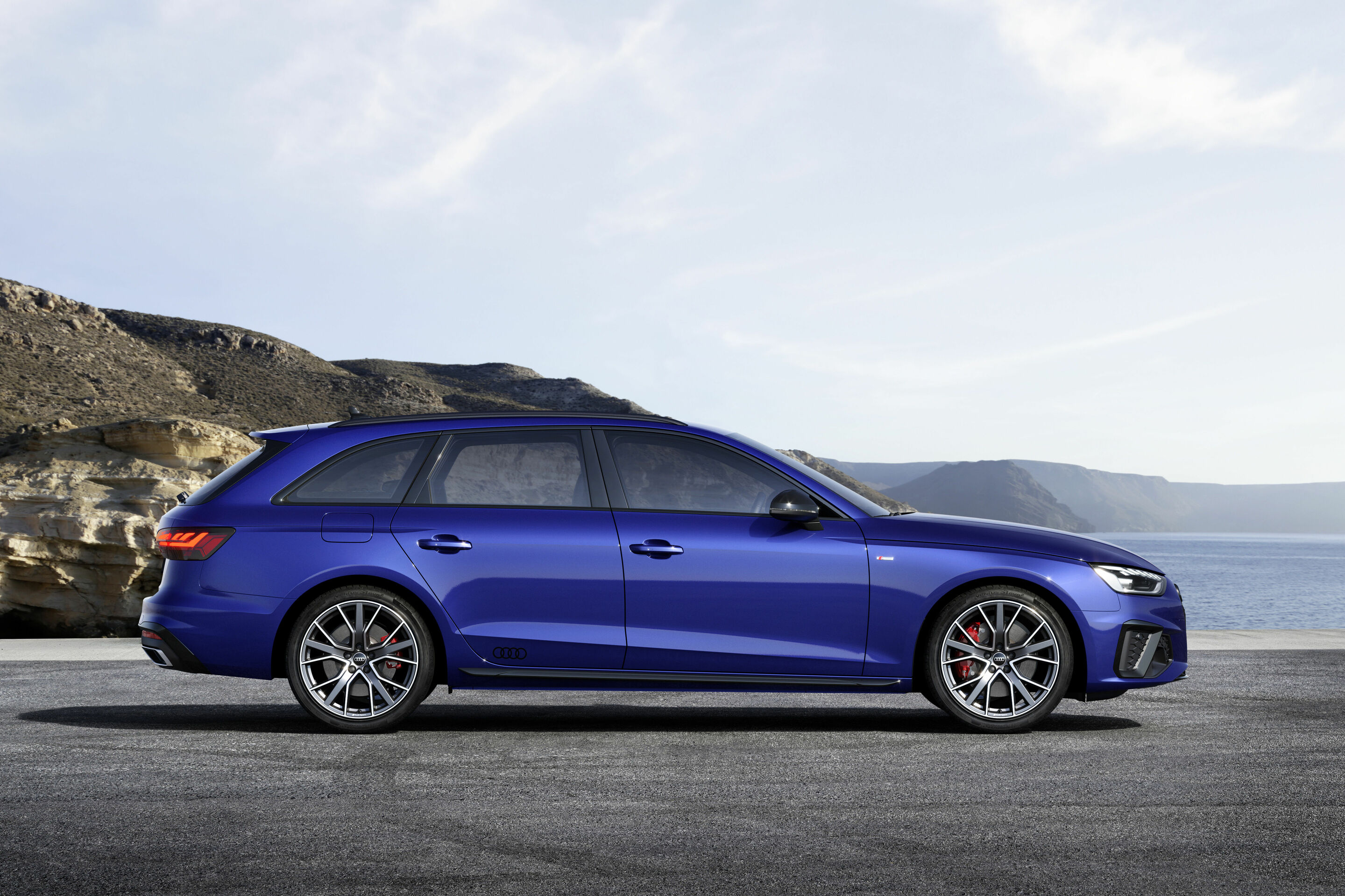 Audi A4 Avant S line competition plus  (2021) - Static photo;
Color: Navarra Blue Metallic