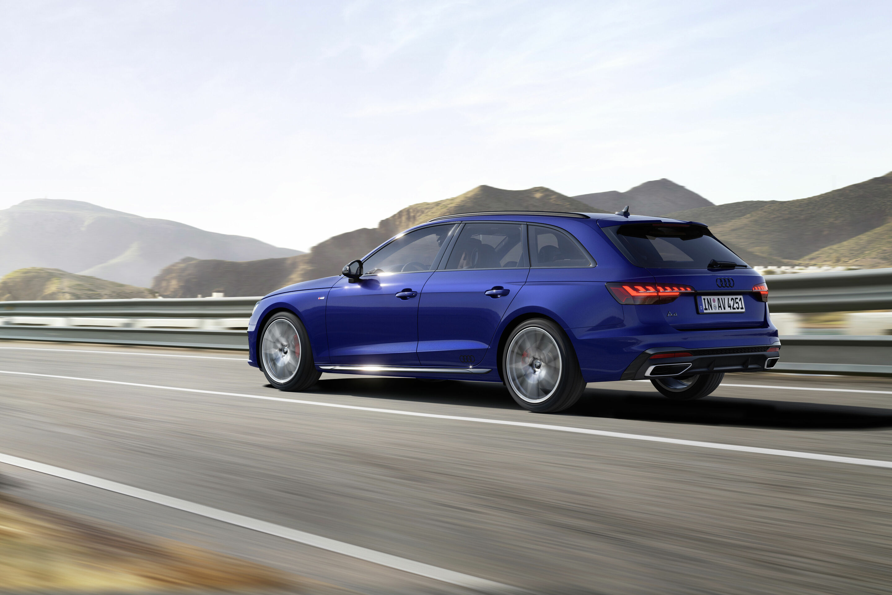 Audi A4 Avant S line competition plus - Dynamic photo;
Color: Navarra Blue Metallic