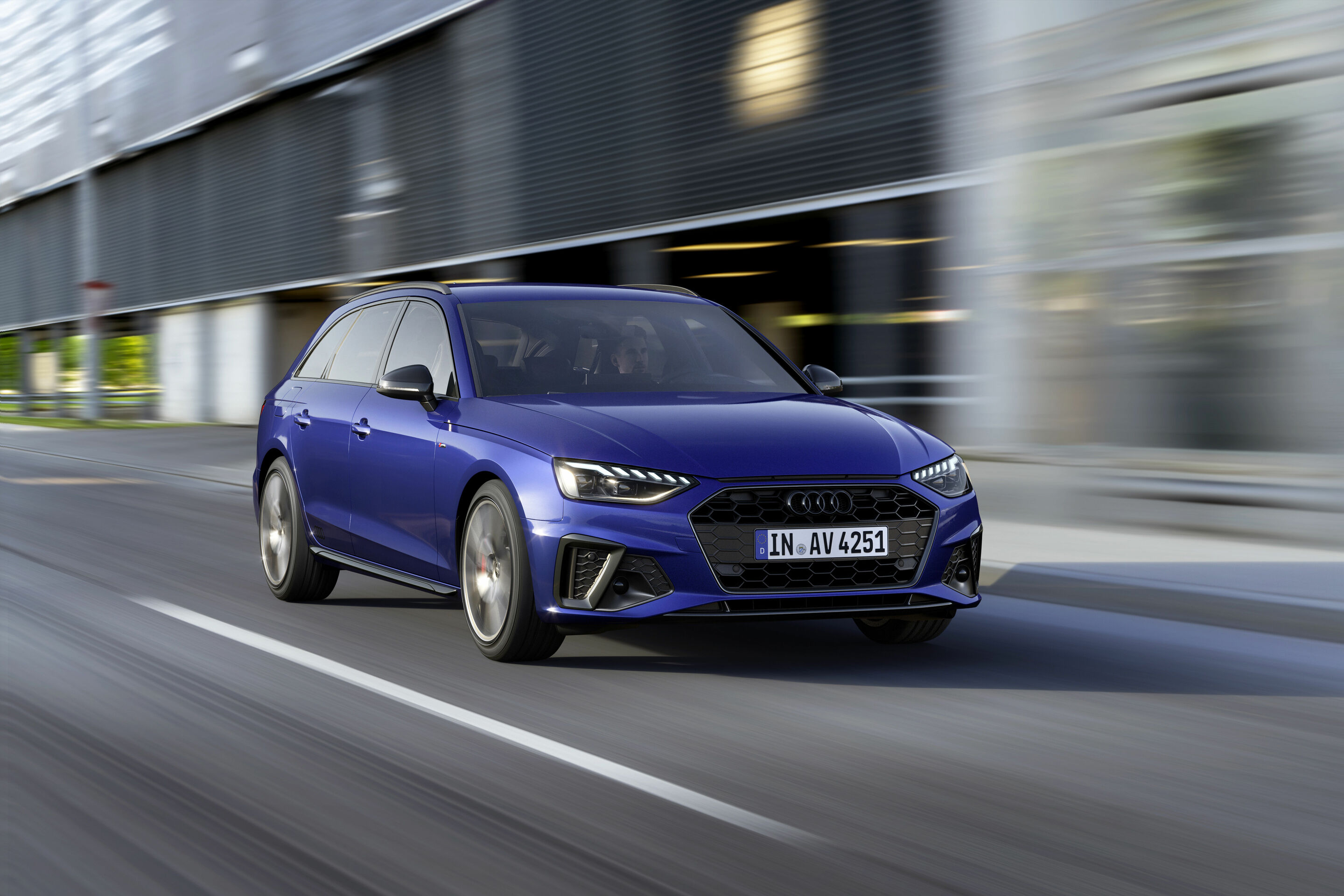 Audi A4 Avant S line competition plus - Dynamic photo;
Color: Navarra Blue Metallic