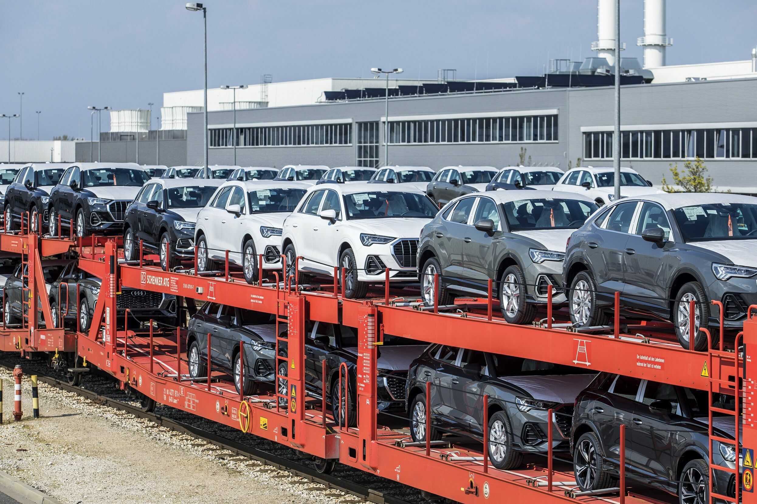 Wagons with vehicles from Audi Hungaria - Wagons with vehicles from Audi Hungaria