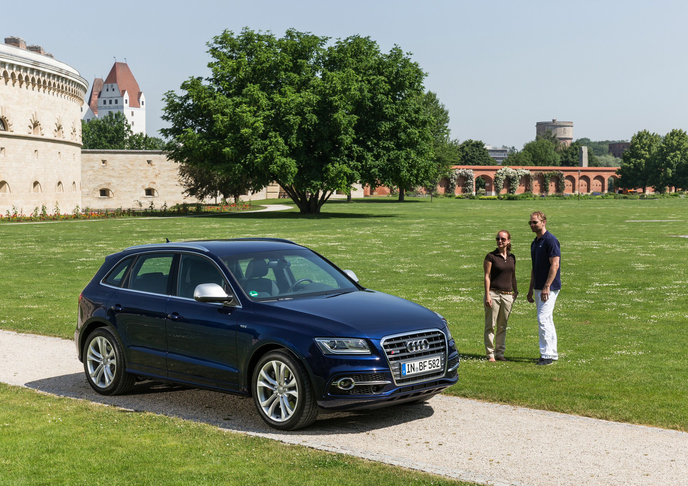 Audi in Ingolstadt - Audi SQ5 im Klenzepark (Landesgartenschau 1992)




Schlagworte:  Audi, Standort, SUV, Garten, Natur, Freizeit, Tourismus, Tradition, Erholung, Region, Heimat, Sehenswürdigkeiten, Festungsbau, grün