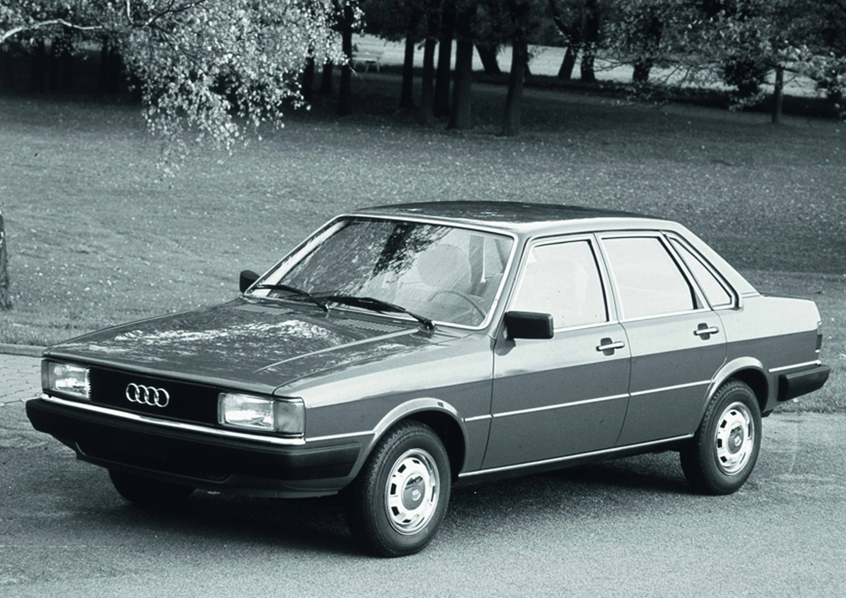 Anniversary magazine Design - Audi 80 - the second generation appeared in 1978, as the perfect example of the philosophy of functional geometry that was prevalent in Ingolstadt at the time. Edgy, angular, protected by substantial bumpers, the design of...