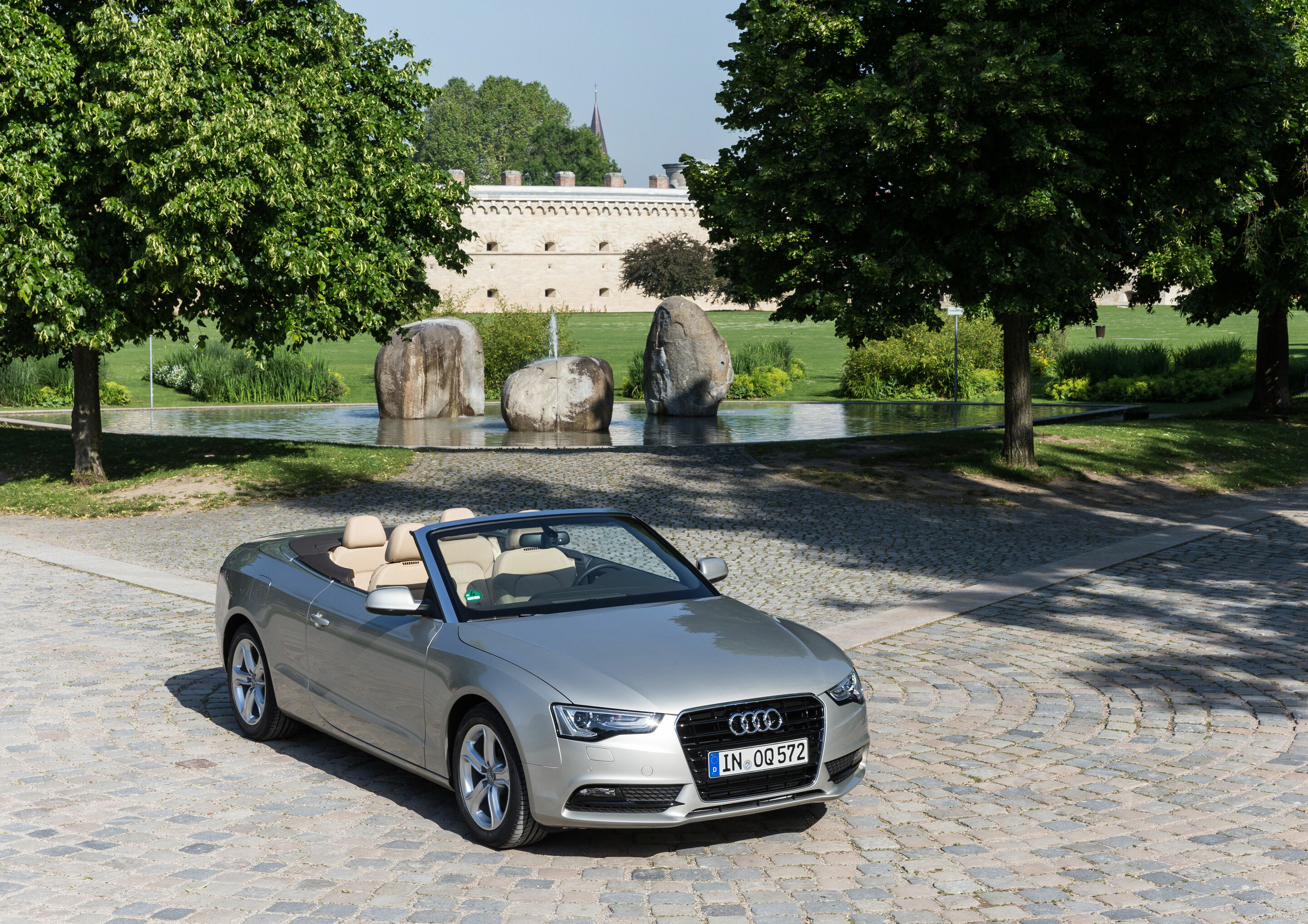 Audi in Ingolstadt - Audi A5 Cabrio at „Klenzepark“ (State Garden Show 1992)





Tags: Audi, location, SUV, garden, nature, leisure, tourism, tradition, recreation, sights, green, fountain