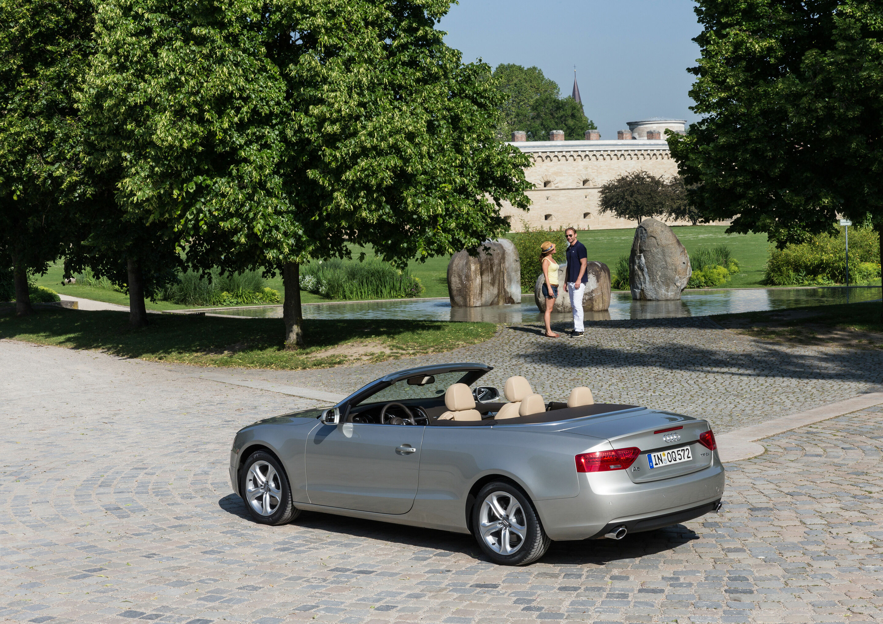 Audi in Ingolstadt - Audi A5 Cabrio at „Klenzepark“ (State Garden Show 1992)




Tags: Audi, location, SUV, garden, nature, leisure, tourism, tradition, recreation, sights, green, fountain