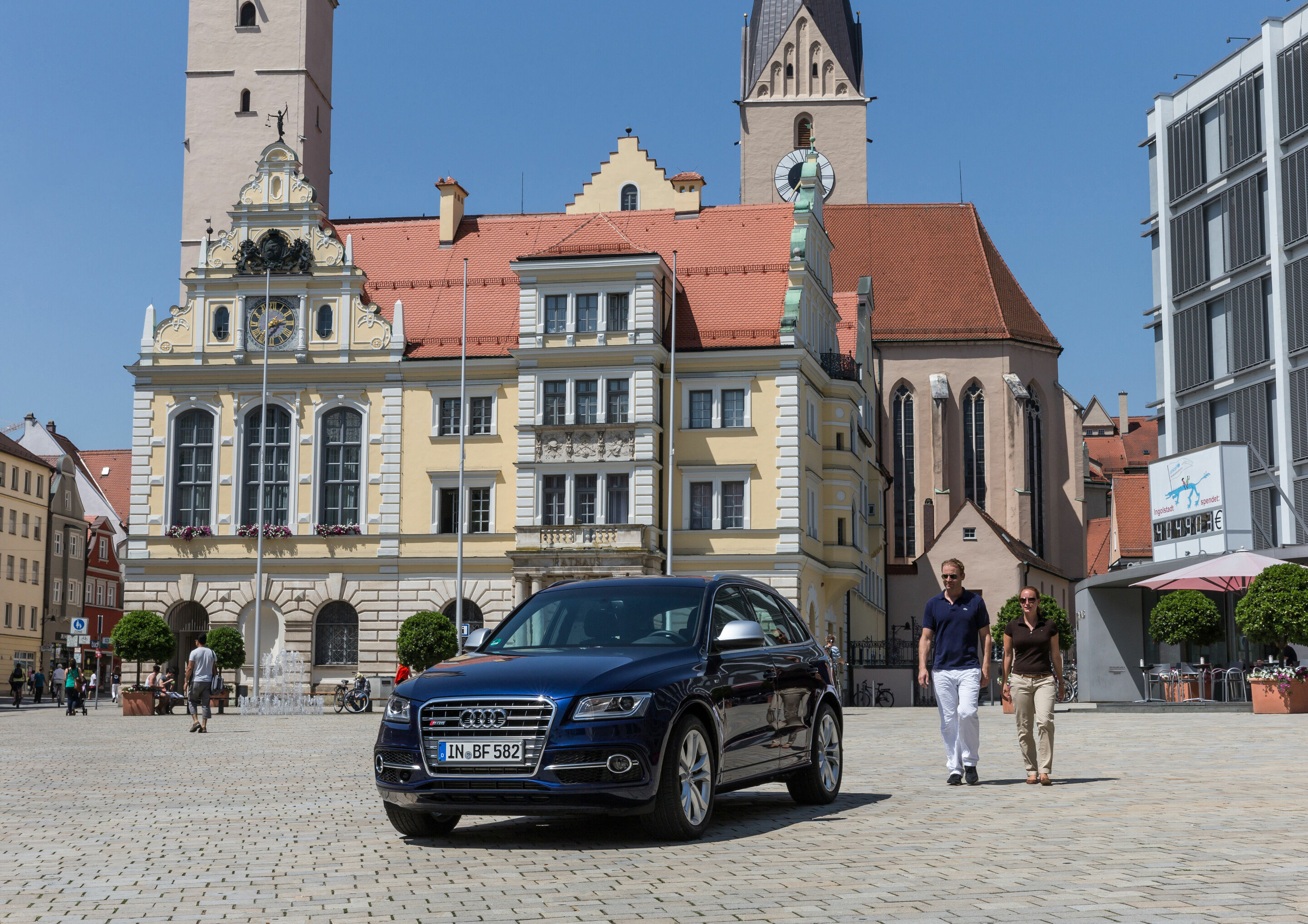 Audi in Ingolstadt - Audi SQ5 at the Town Hall Square




Tags: Audi, location, SUV, tourism, shopping, city, woman, man, people, restaurant, cafe, mayor