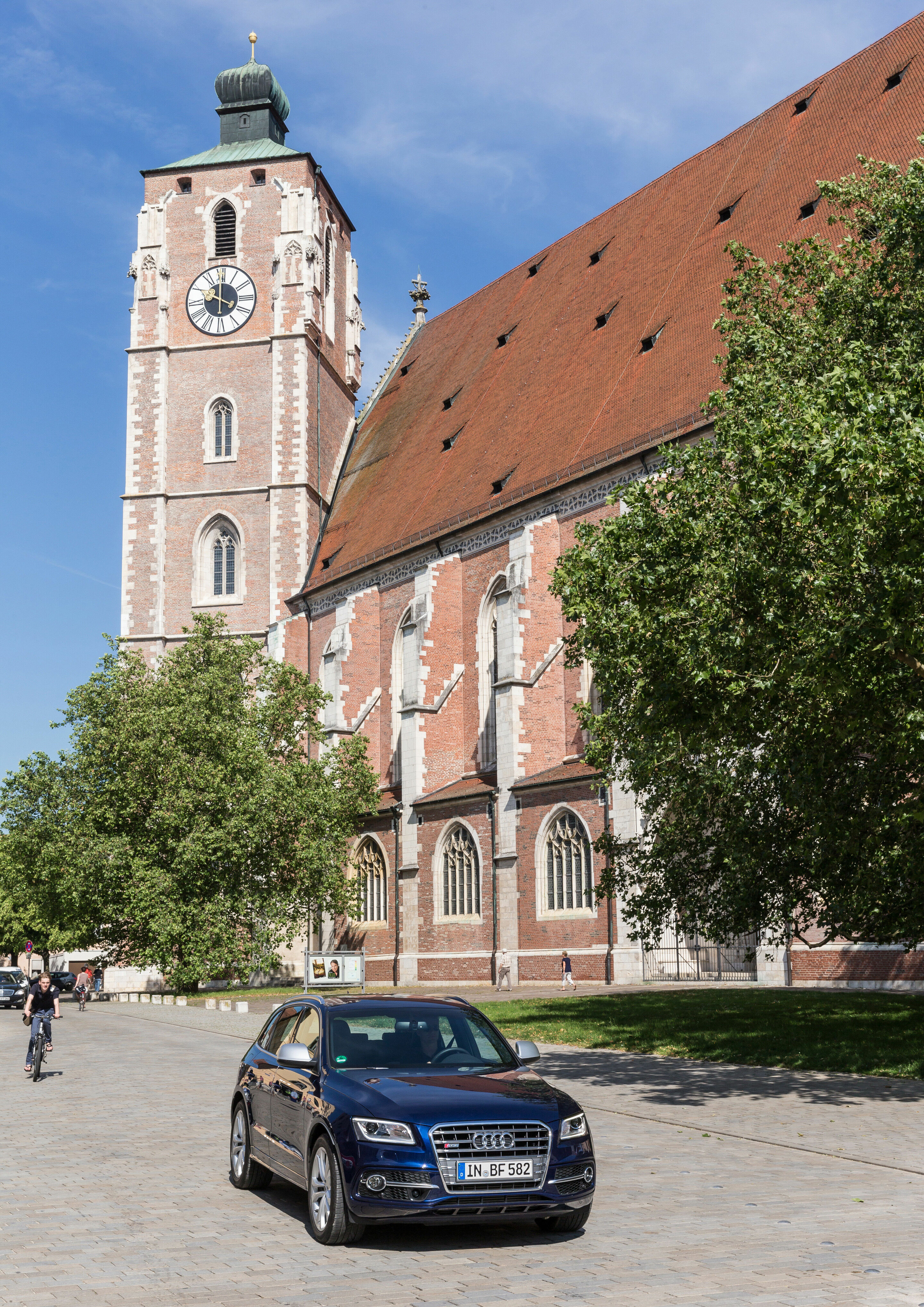 Audi in Ingolstadt - Audi SQ5 at the Cathedral „Zur Schönen Unseren Lieben Frau“



Tags: Audi, location, church, history, tourism, city, sights, traffic, restaurant