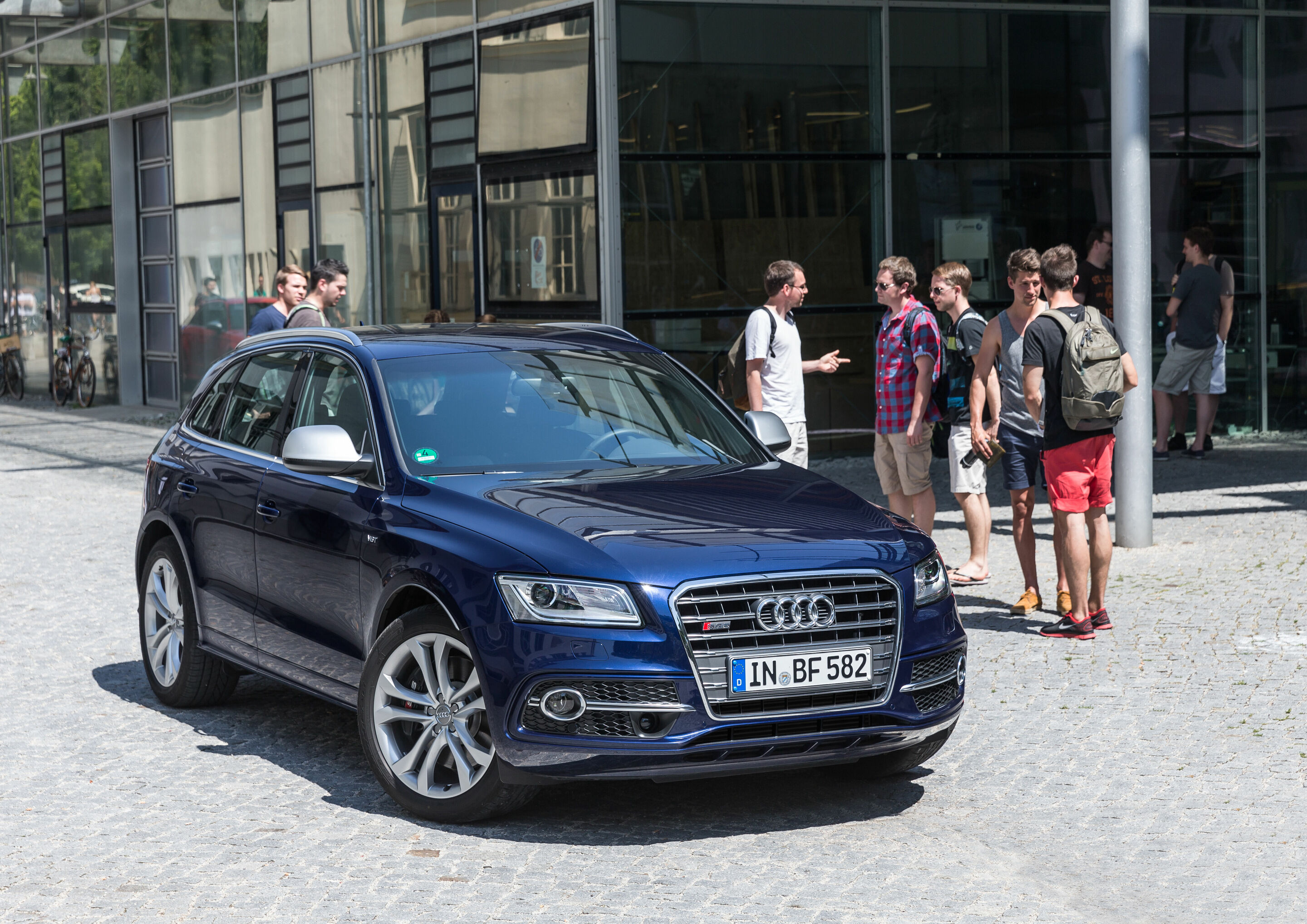 Audi in Ingolstadt - Audi SQ5 an der Hochschule für angewandte Wissenschaften FH Ingolstadt


Schlagworte: Studenten, Universität, Fachhochschule, Technik, Studium, Ausbildung, Karriere, junge Menschen, Standort, Master, Bachelor, STEP, duales Studium