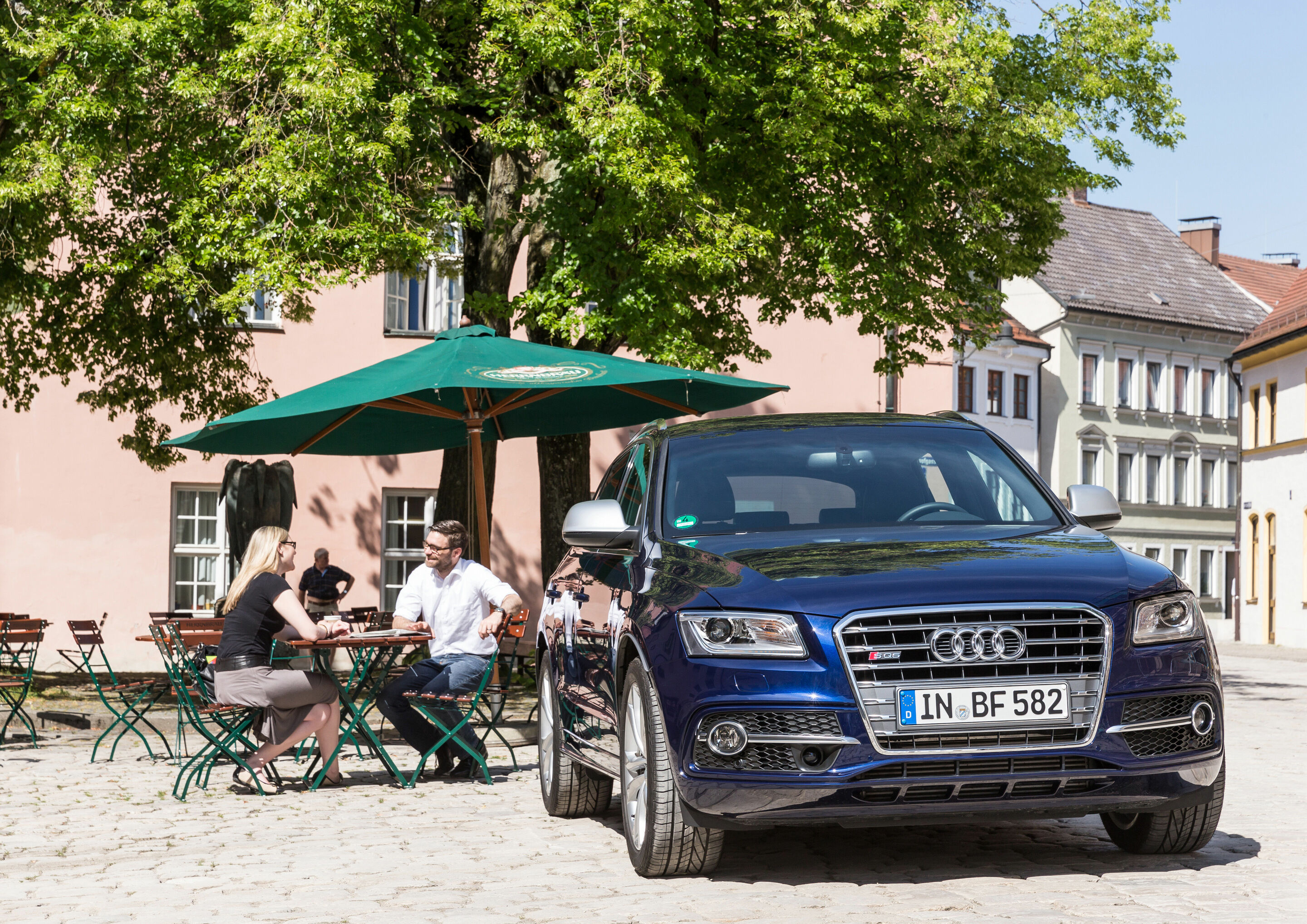 Audi in Ingolstadt - Audi SQ5 at „Hohe Schule“




Tags: Audi, location, church, history, tourism, city, sights, traffic, restaurant, university