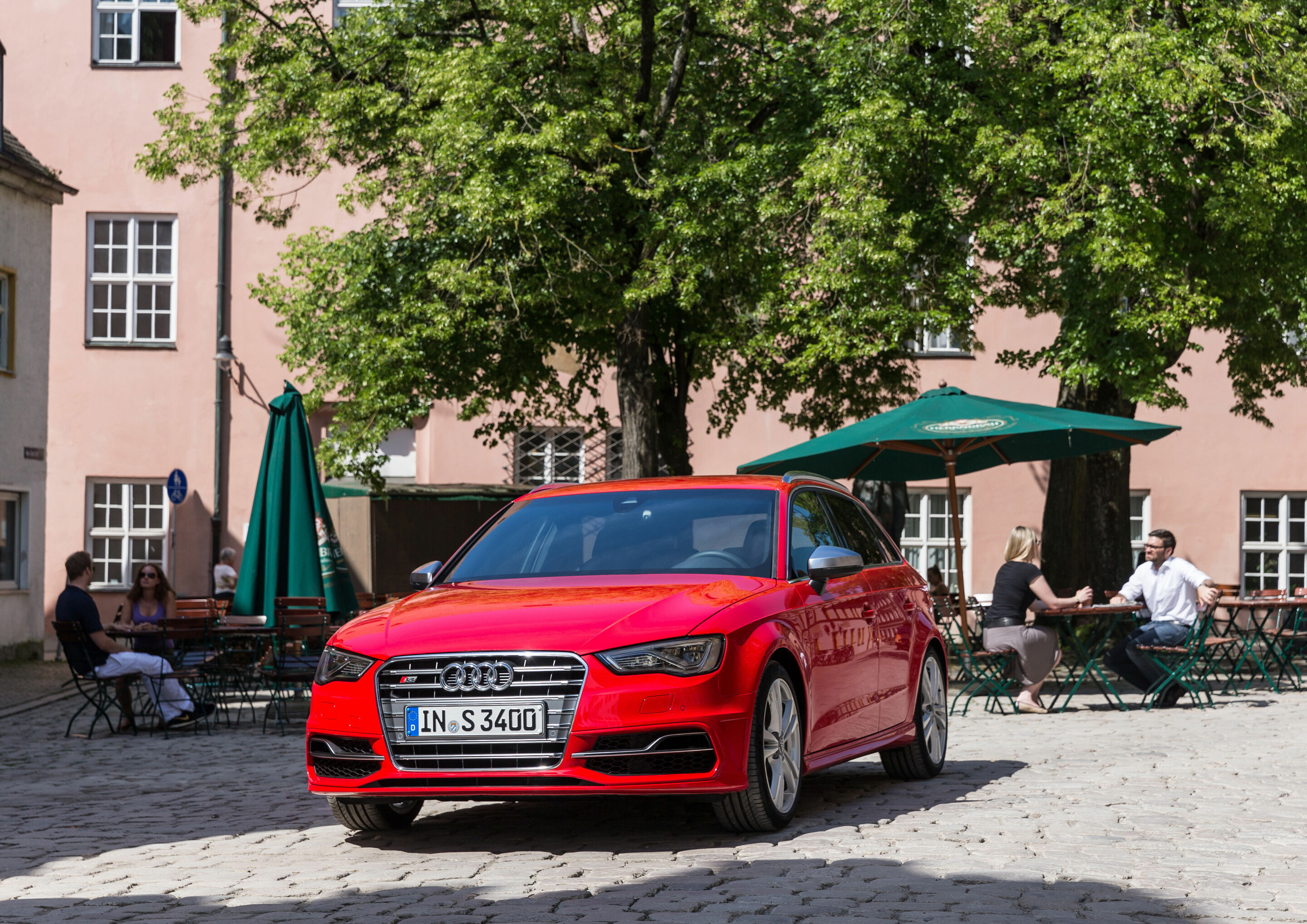 Audi in Ingolstadt - Audi S3 at „Hohe Schule“




Tags: Audi, location, church, history, tourism, city, sights, traffic, restaurant, university