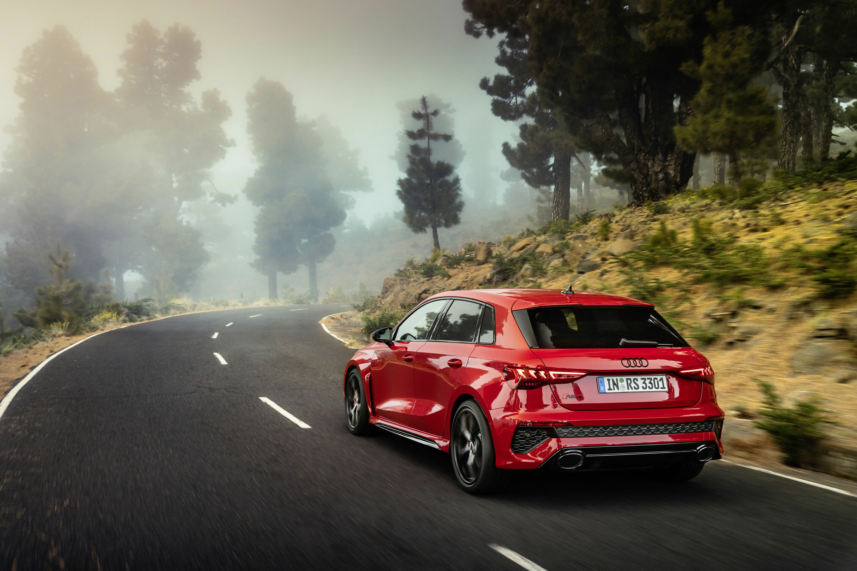 Audi RS 3 Sportback - Fahraufnahme,
Farbe: Tangorot