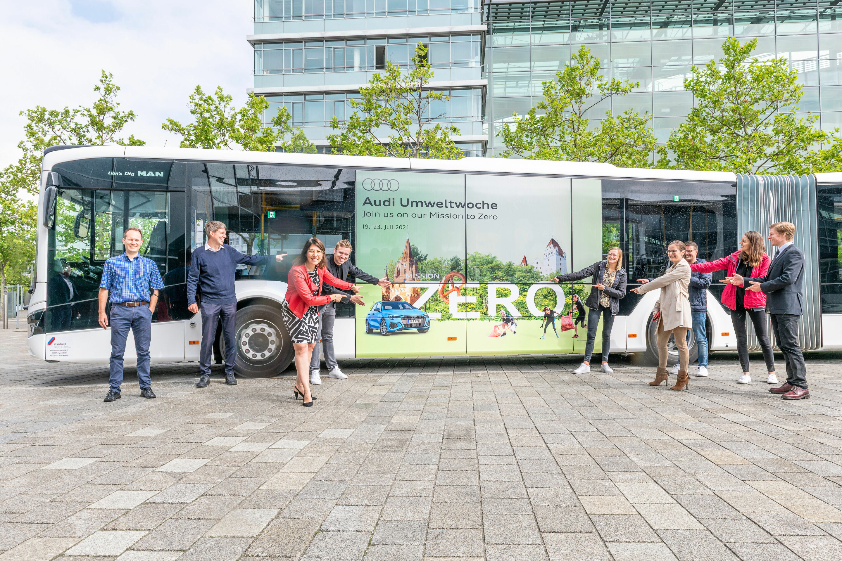 Unter dem Motto „Join us on our mission to zero” richtet Audi vom 19. bis 23. Juli die „Audi Umweltwoche“ aus. - den eigenen Standorten sichtbar. Das Rahmenprogramm beinhaltet Vorträge, Filmaufführungen im Audi Programmkino, Führungen auf der Landesgartenschau...