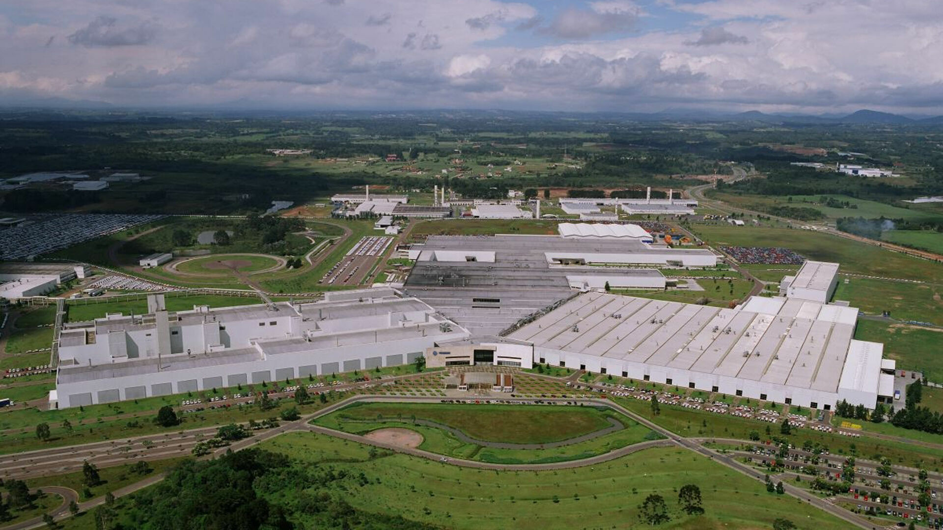 Volkswagen do Brasil Industria de Veiculos Automotores Ltda. in Curitiba, Brasilien - Das Werk Sao José dos Pinhais in Curitiba, Brasilien, ist 1,3 Millionen Quadratmeter groß.