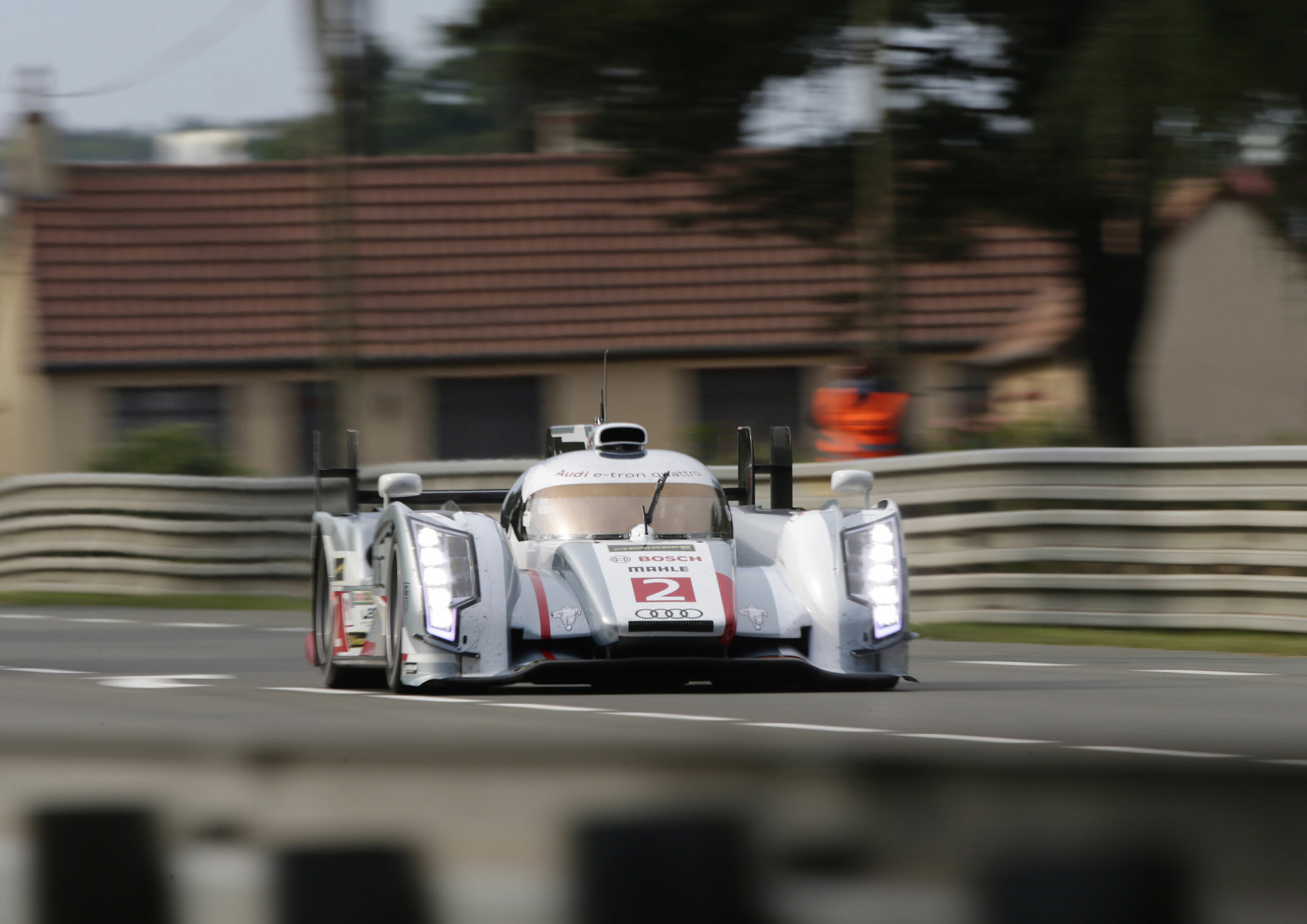 Audi unterbietet Bestzeit aus dem Vorjahr - Audi R18 e-tron quattro #2