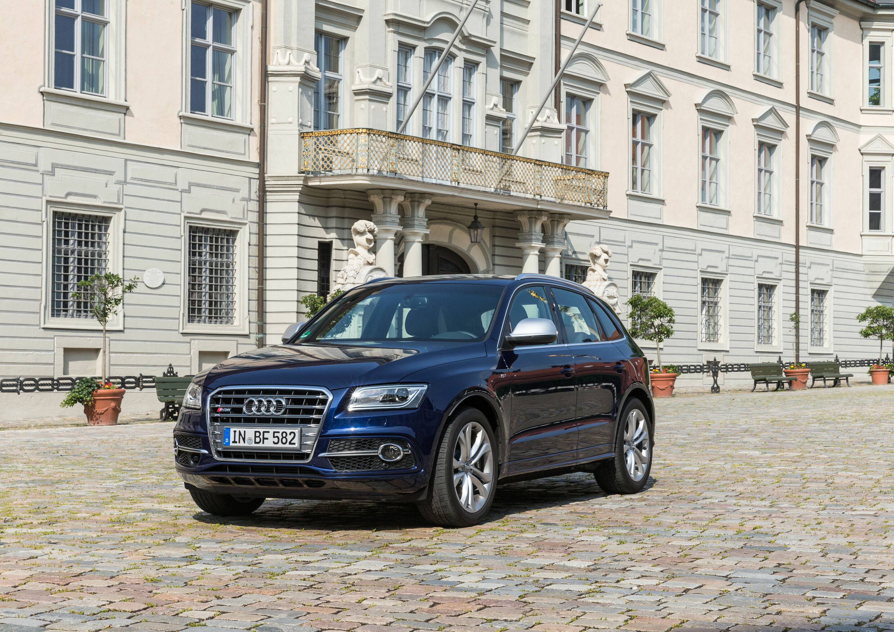 Audi in Eichstätt - Audi SQ5 in der historischen Altstadt




Schlagworte: Audi, SUV, Region, Historie, Geschichte, Tourismus, Innenstadt, Sehenswürdigkeit, Dom