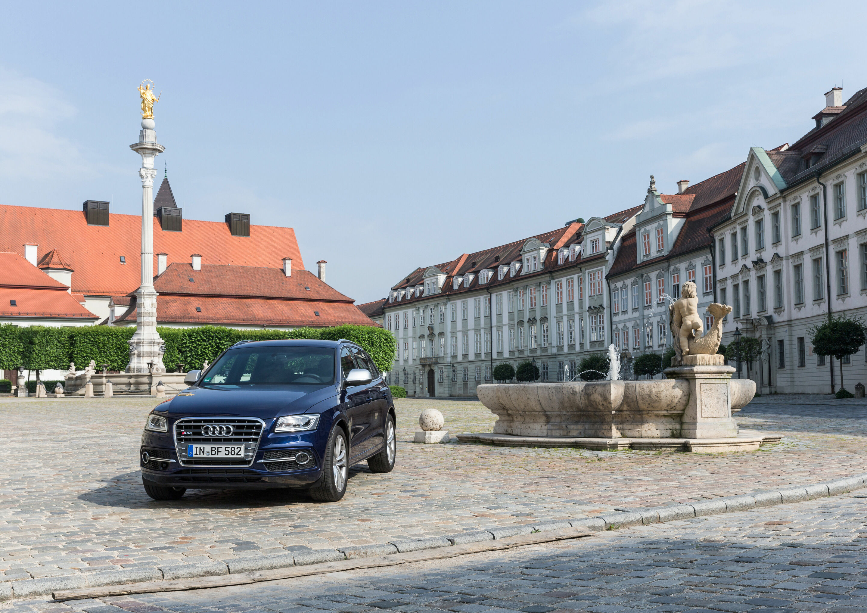 Audi in Eichstätt - Audi SQ5 at the historic old town




Tags: Audi, SUV, region, history, tourism, city, sights