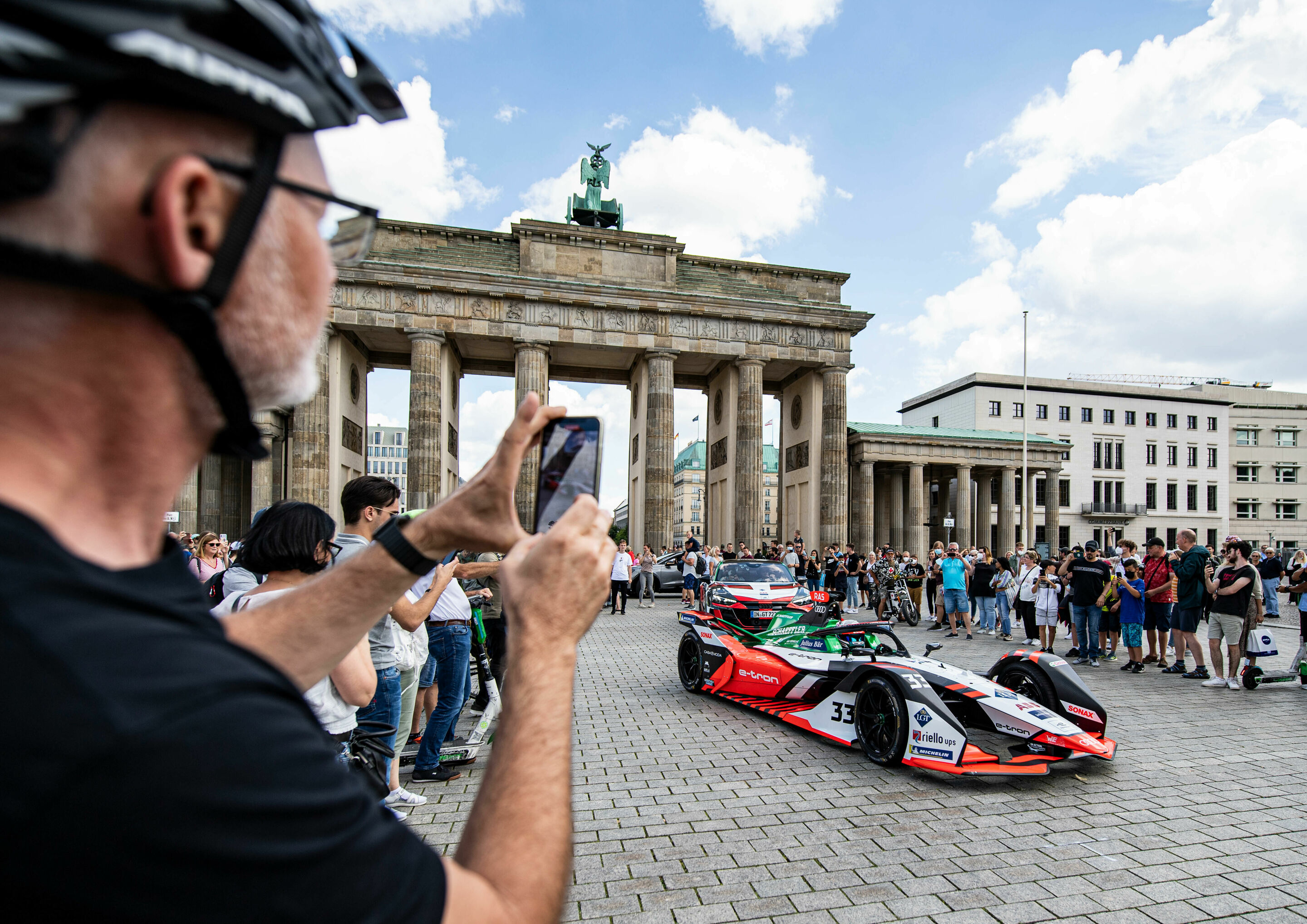 Audi electrifies Berlin - Audi driver René Rast is taking the Audi e-tron FE07 for a ride on Berlin’s streets.