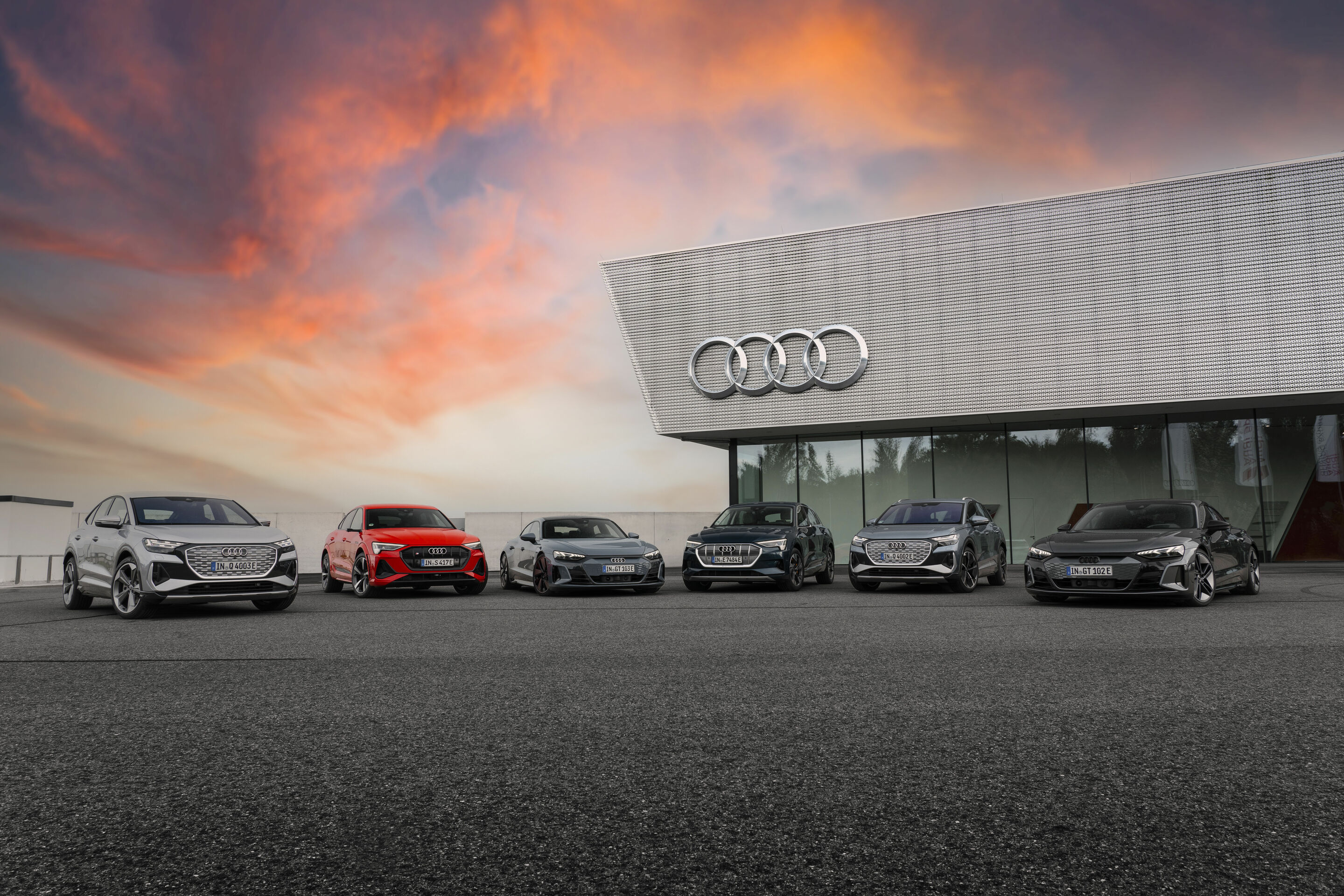 Electrifying test drives - Audi Q4 50 e-tron quattro, Colour: Geyser blue; Audi Q4 Sportback 50 e-tron quattro, Colour: Florett silver; Audi RS e-tron GT, Colour: Daytona grey; Audi e-tron GT quattro, Colour: Kemora grey; Audi e-tron S Sportback, Colour:...
