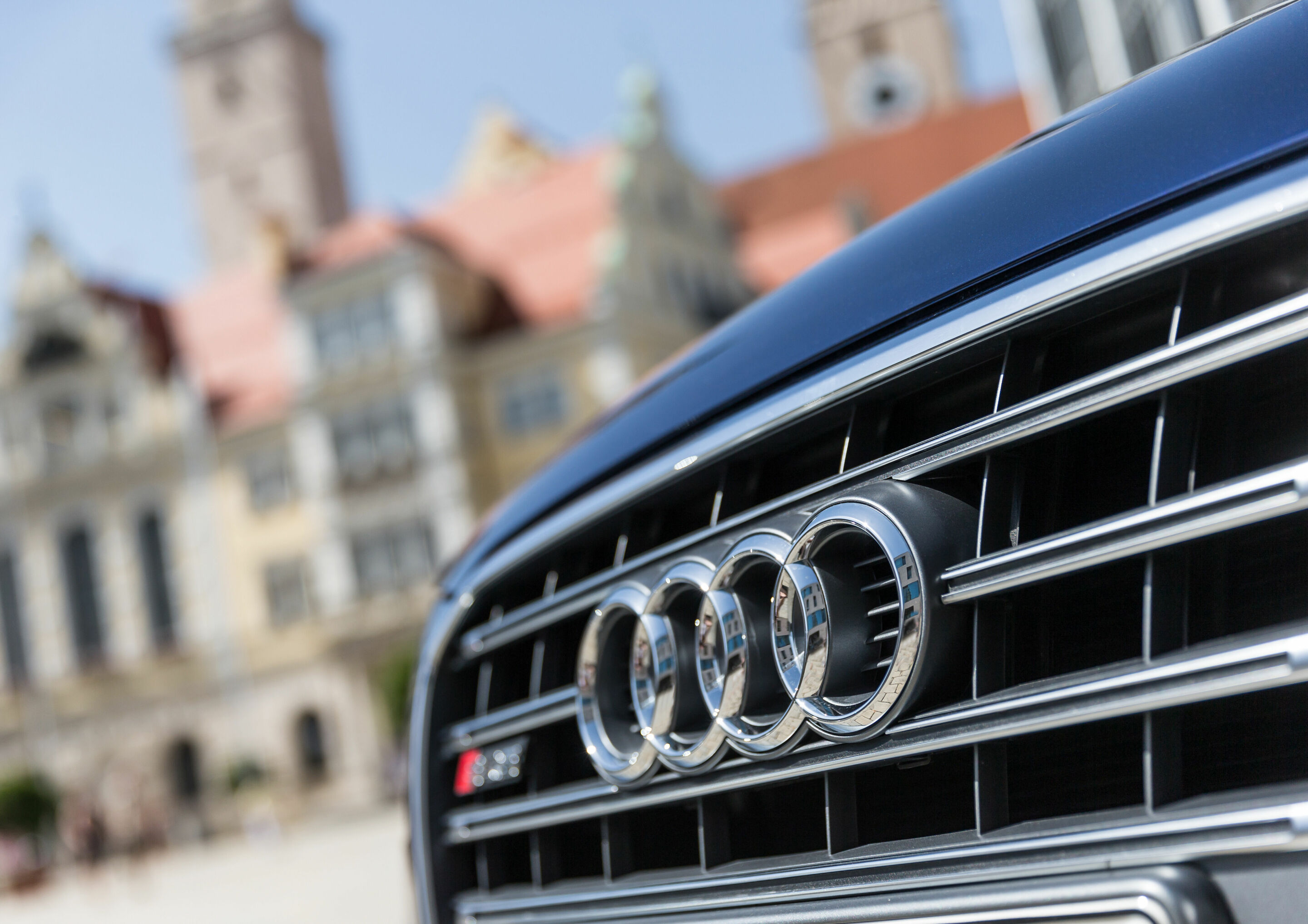 Audi in Ingolstadt - „Vier Ringe“ vor dem alten Rathaus Ingolstadt




Schlagworte: Logo, Symbol, Absatz, Investition, Standort, Beziehung