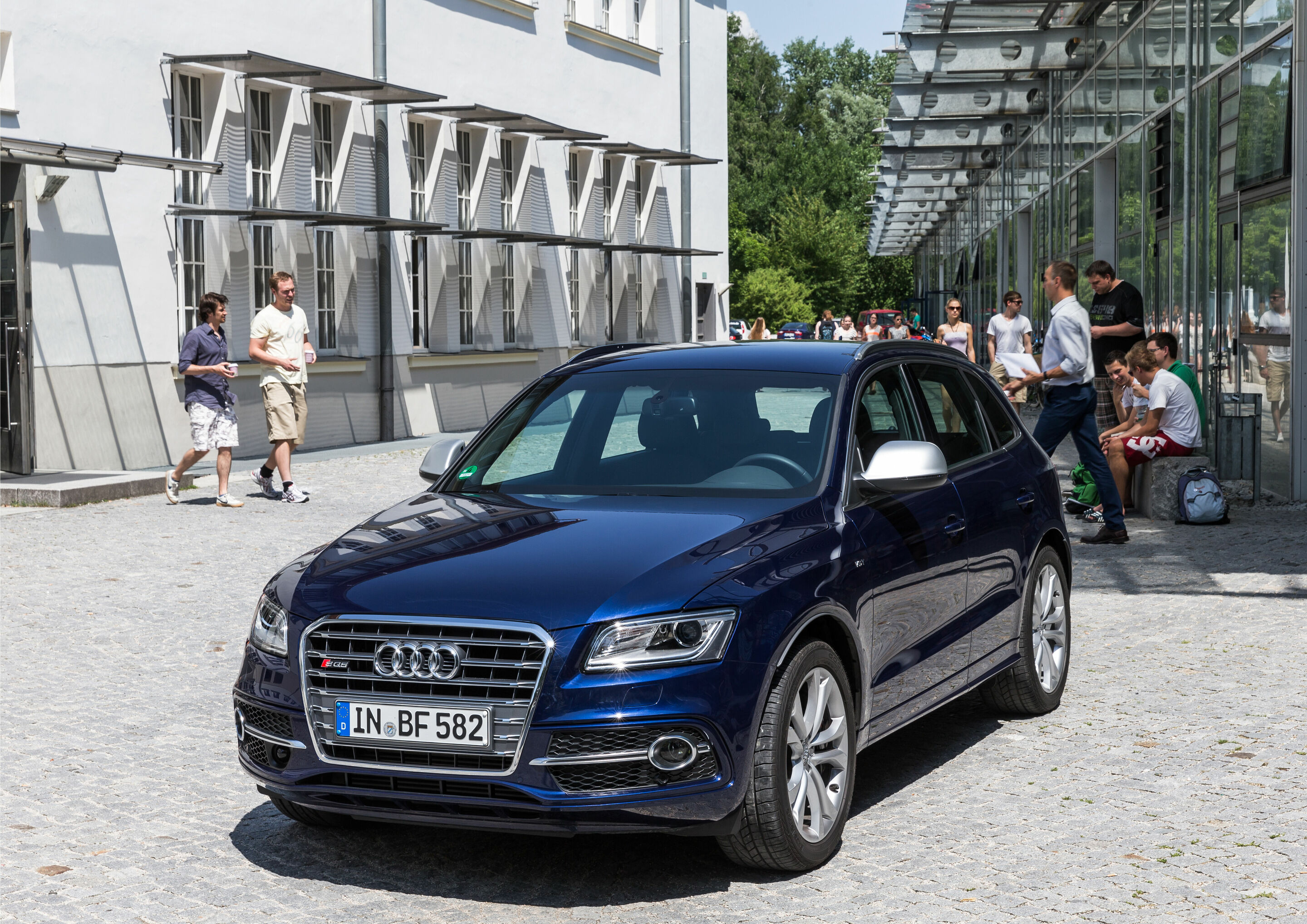 Audi in Ingolstadt - Audi SQ5 in front of Hochschule für angewandte Wissenschaften FH Ingolstadt




Tags: students, university, college, engineering, studies, training, career, young people, location, master, bachelor, STEP, dual