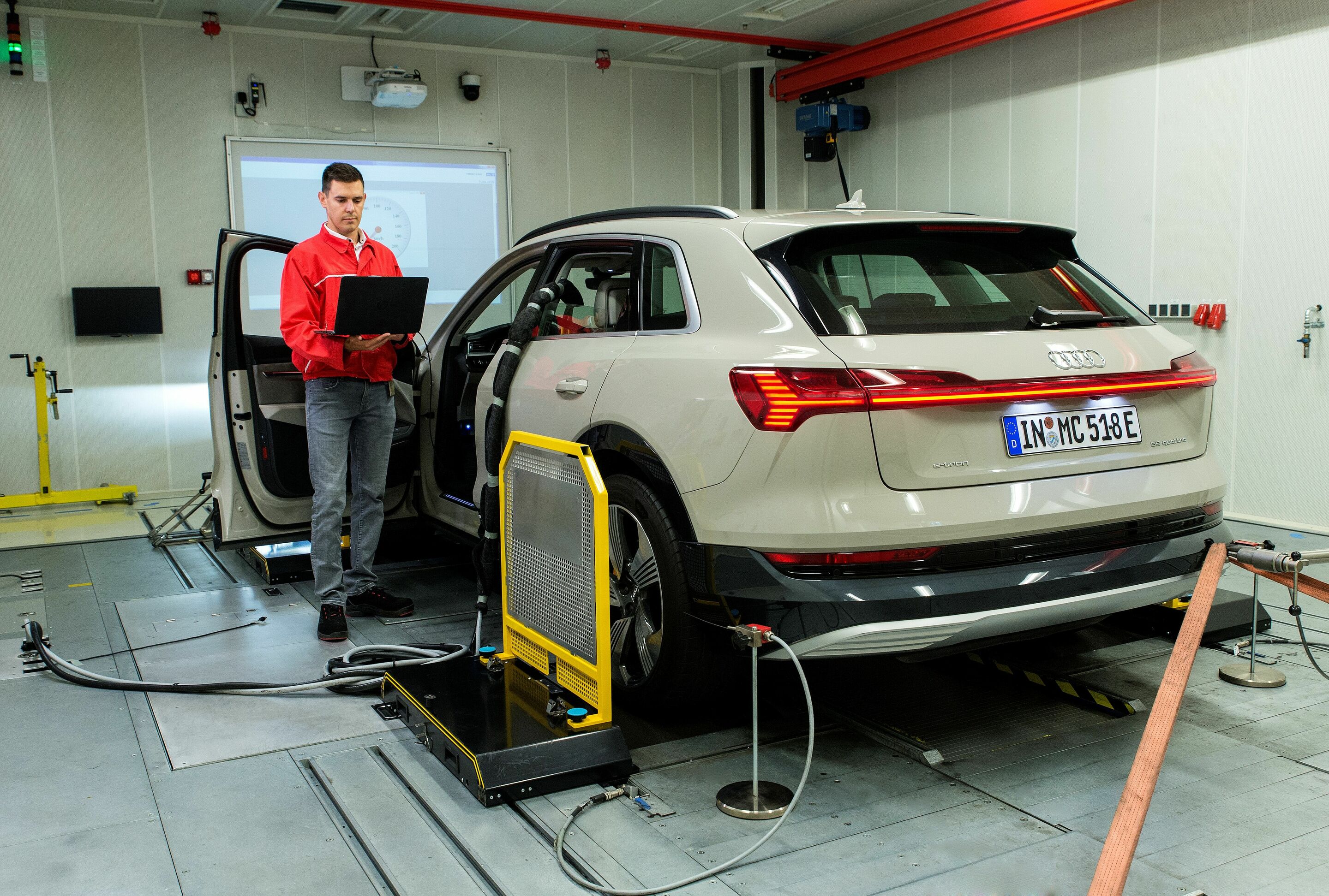 Audi Hungaria celebrates 20 years of Technical Development and gives a glimpse into the future - A roller dynamometer for acoustics, strength and energy management analysis