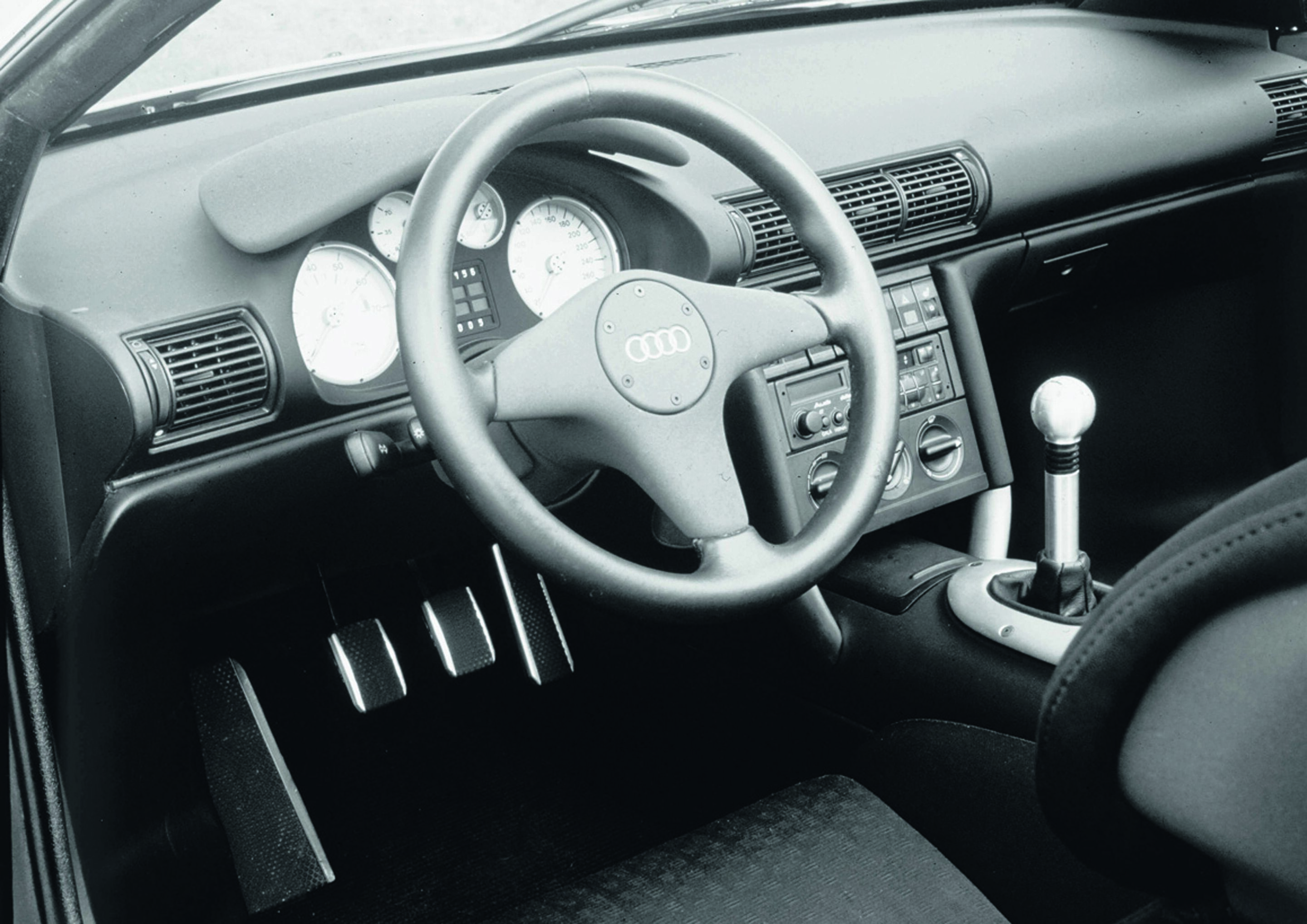 Anniversary magazine Design - Audi quattro Spyder - Audi used solid aluminium elements for the first time in the quattro Spyder.