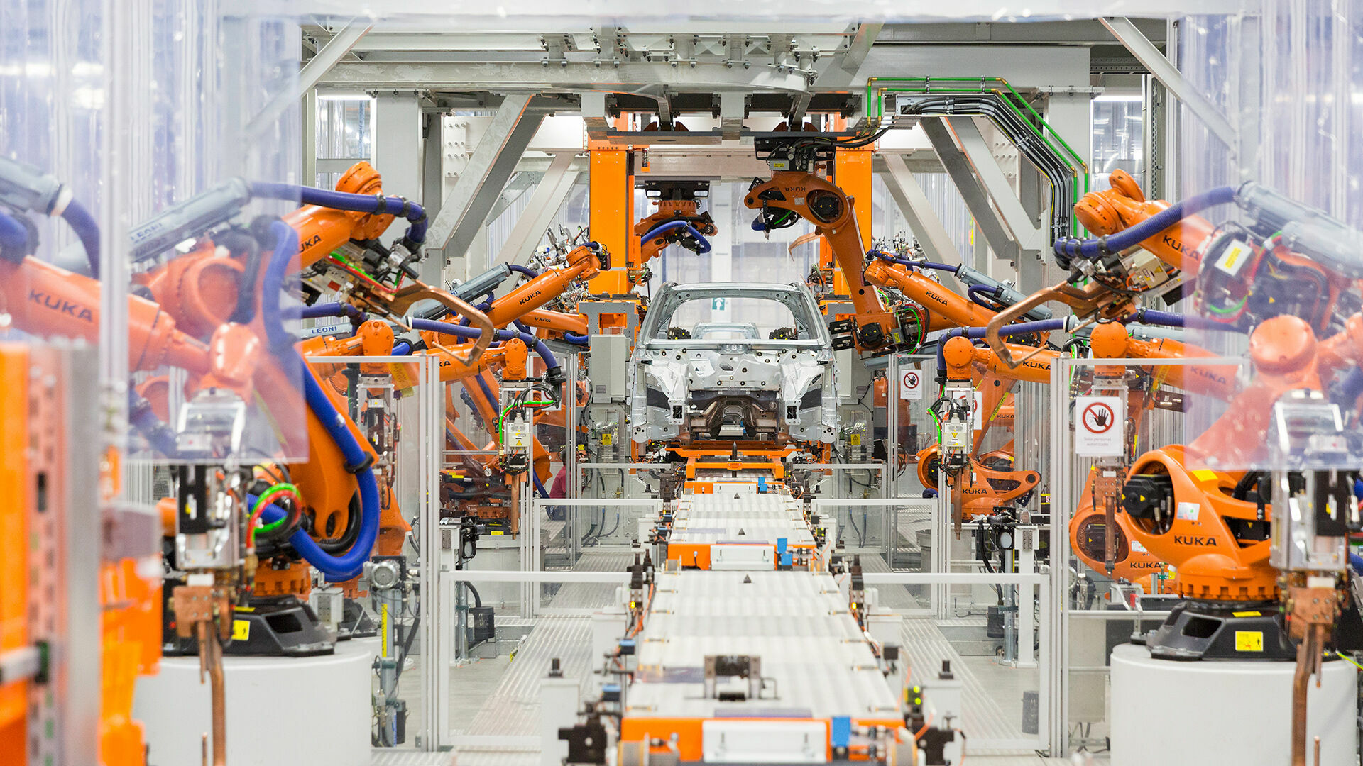 Zukunft ist Einstellungssache: Audi México feiert den fünften Geburtstag seines Werks in San José Chiapa und möchte noch höher hinaus - Karosseriebau bei Audi Mexiko