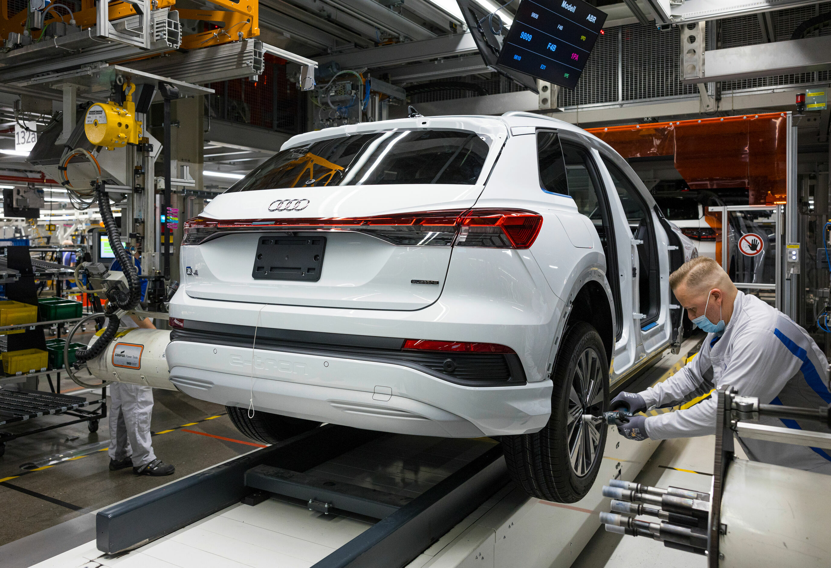 Erfolgsmodell Q4 e-tron: Audi setzt beim Umstieg in die Elektromobilität auf Konzernsynergien - Audi Q4 e-tron und Q4 Sportback e-tron entstehen im Mehrmarkenwerk Zwickau, in dem auch Volkswagen ID.3, ID.4 und seit kurzem der Cupra Born vom Band fahren.