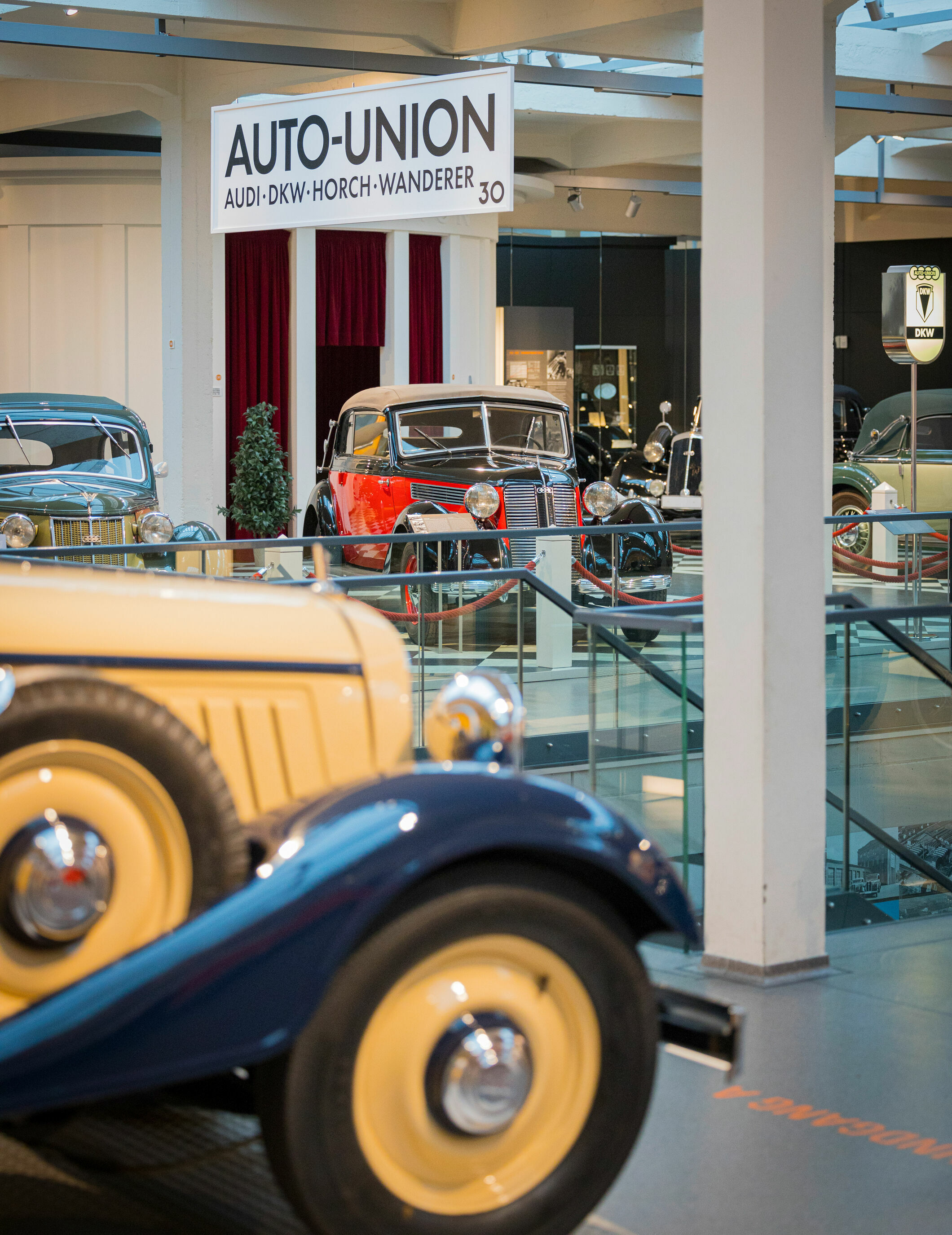 Erfolgsmodell Q4 e-tron: Audi setzt beim Umstieg in die Elektromobilität auf Konzernsynergien - Die Wurzeln der Vier Ringe liegen in Sachsen. Erlebbar werden die Audi-Historie und die Geschichte des Automobilbaus in Sachsen im August Horch Museum in Zwickau...
