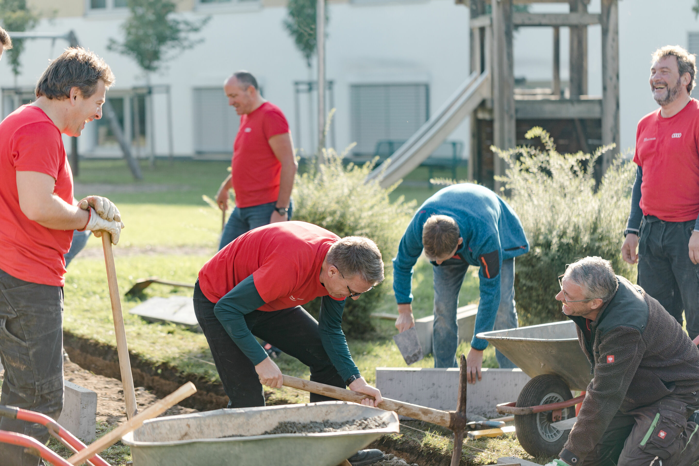 Audi cause of honor: getting down to business for a good cause - For Audi, charitable commitment is simply part of its activities. As a "Good Corporate Citizen", the company assumes social responsibility at the production sites.