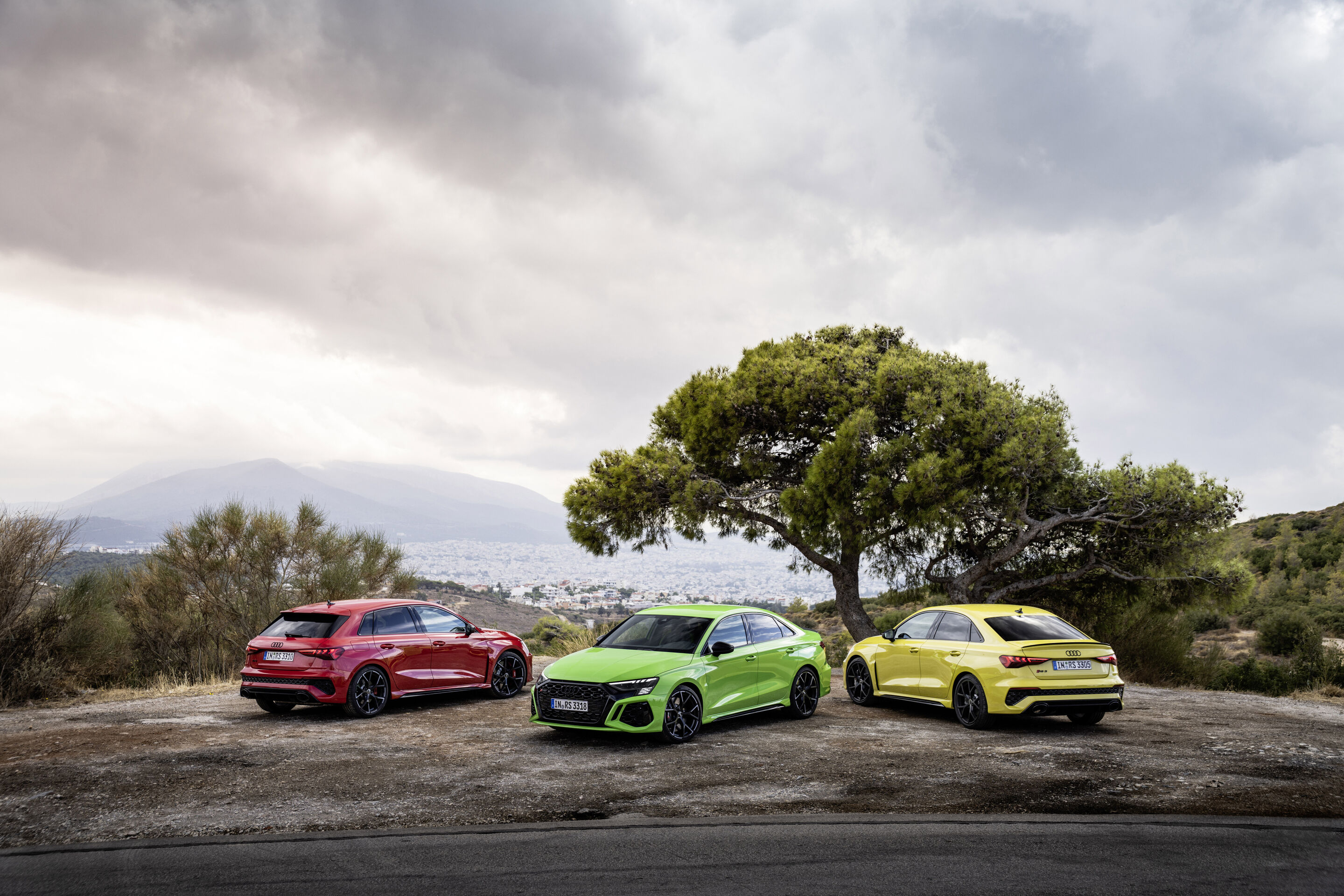 Audi RS 3 Sportback / Audi RS 3 Limousine (2021) - Standaufnahme,
Farbe: Tangorot, Kyalamigrün, Pythongelb