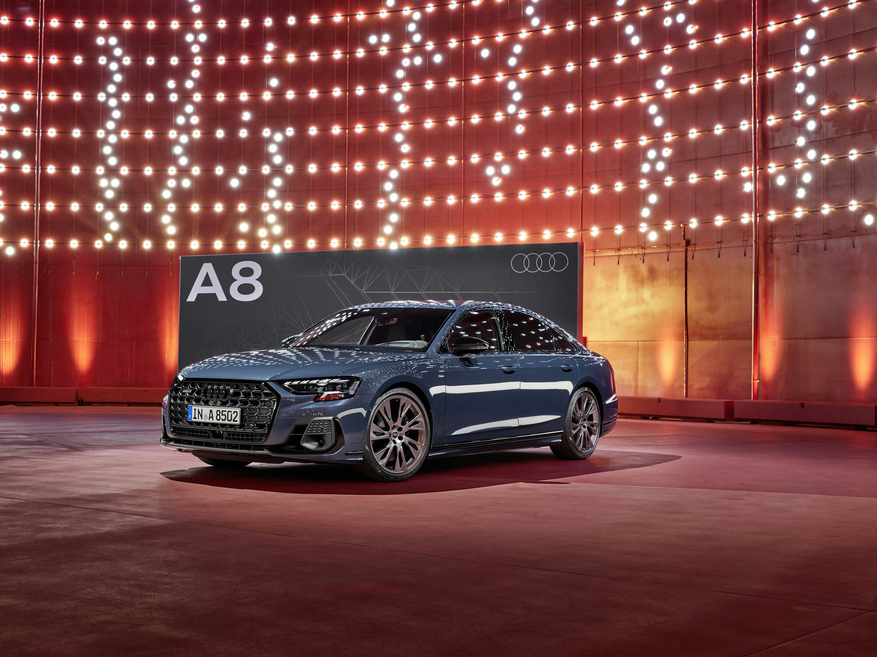 Audi A8 - Standaufnahme;
Farbe: Plasmablau