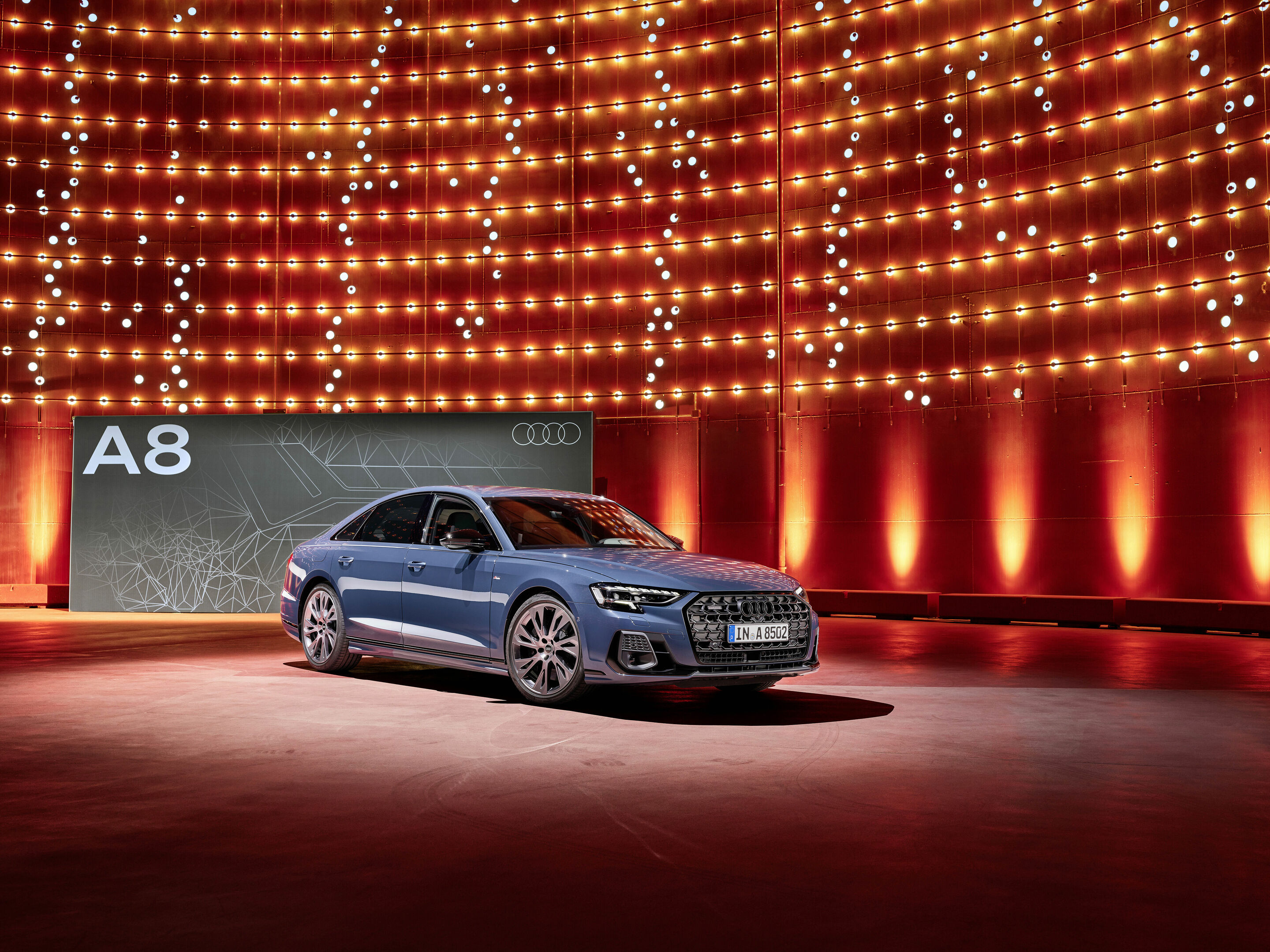 Audi A8 - Standaufnahme;
Farbe: Plasmablau