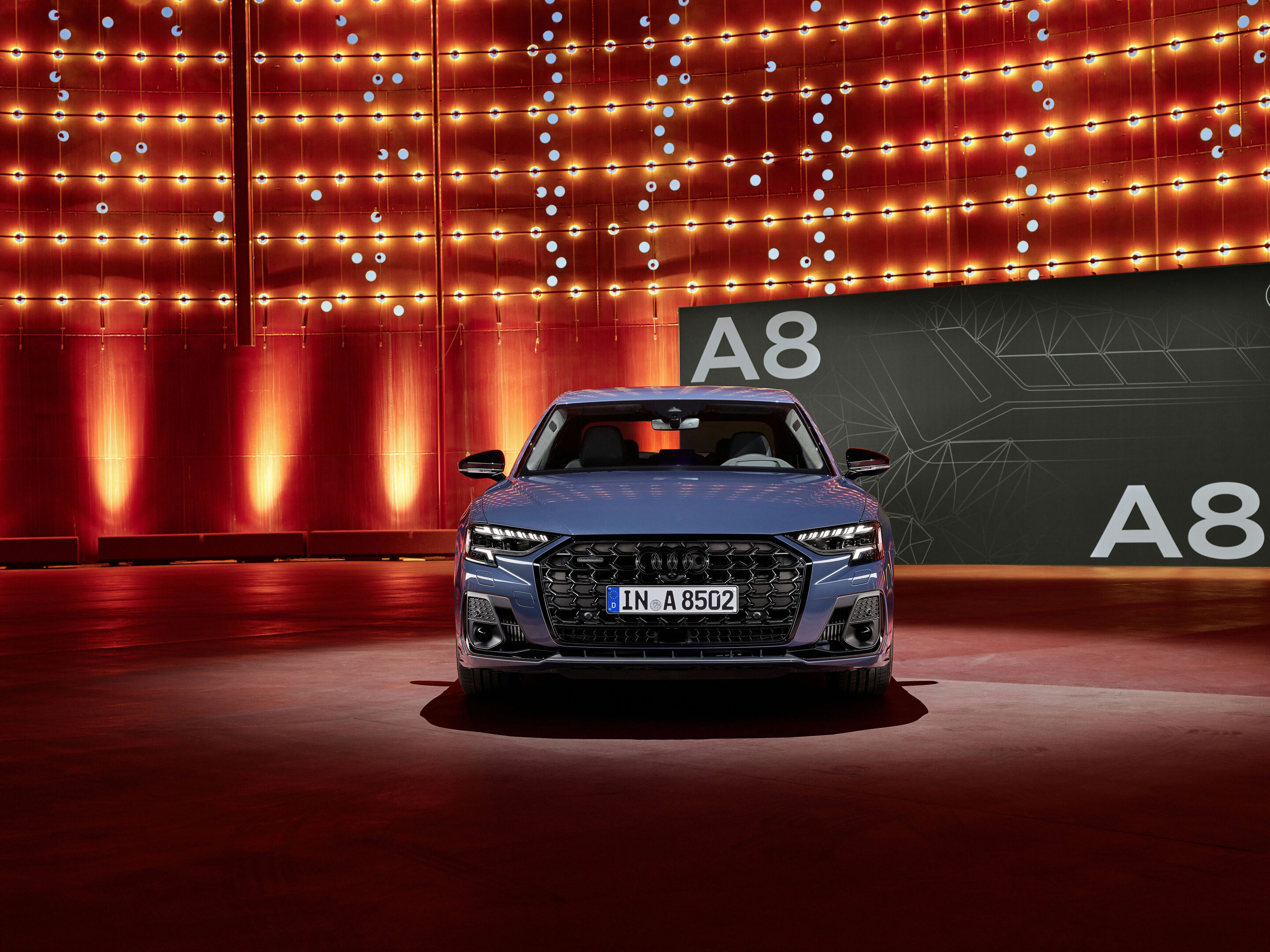 Audi A8 - Standaufnahme;
Farbe: Plasmablau
