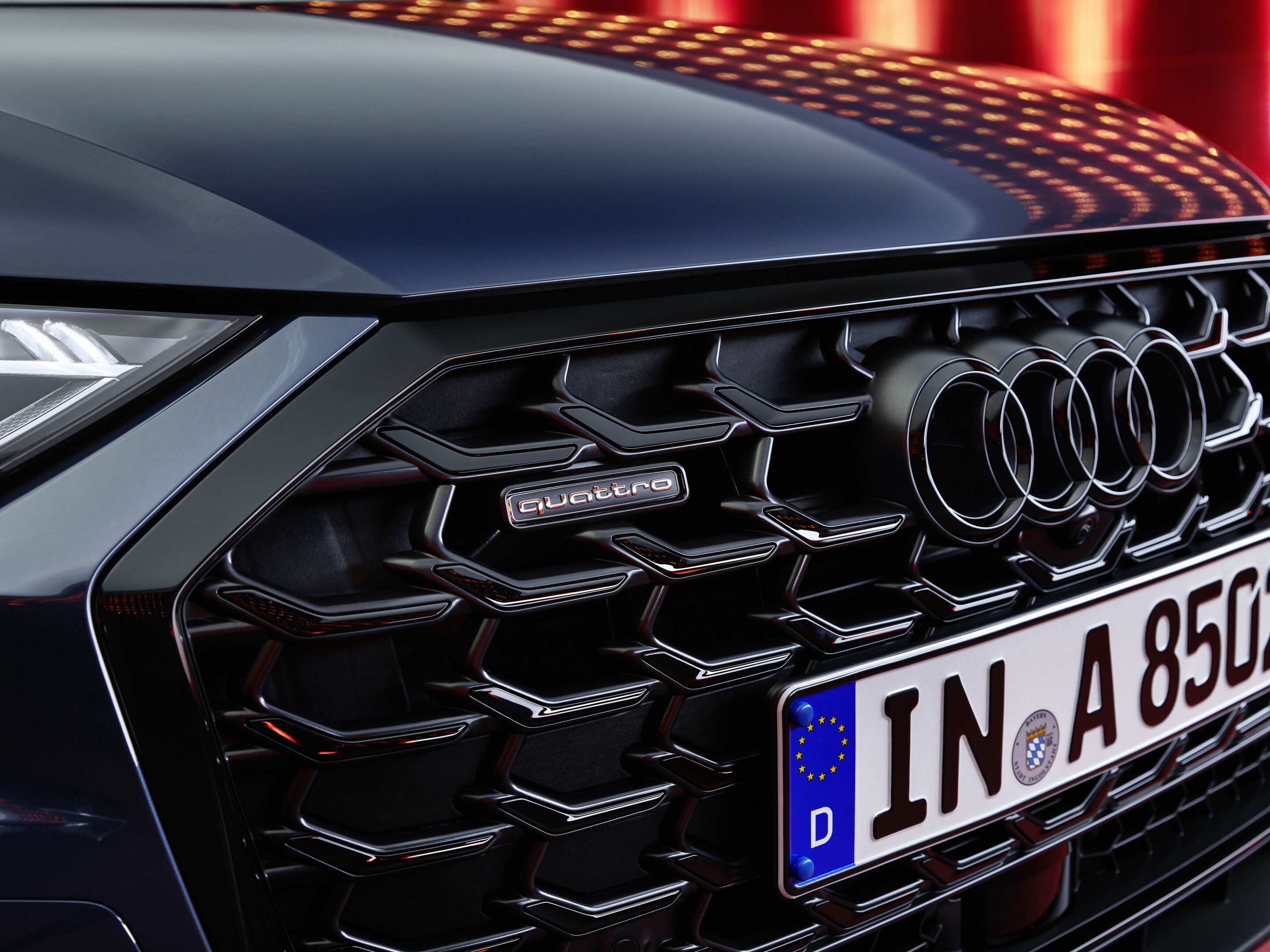 Audi A8 - Detail;
Farbe: Plasmablau