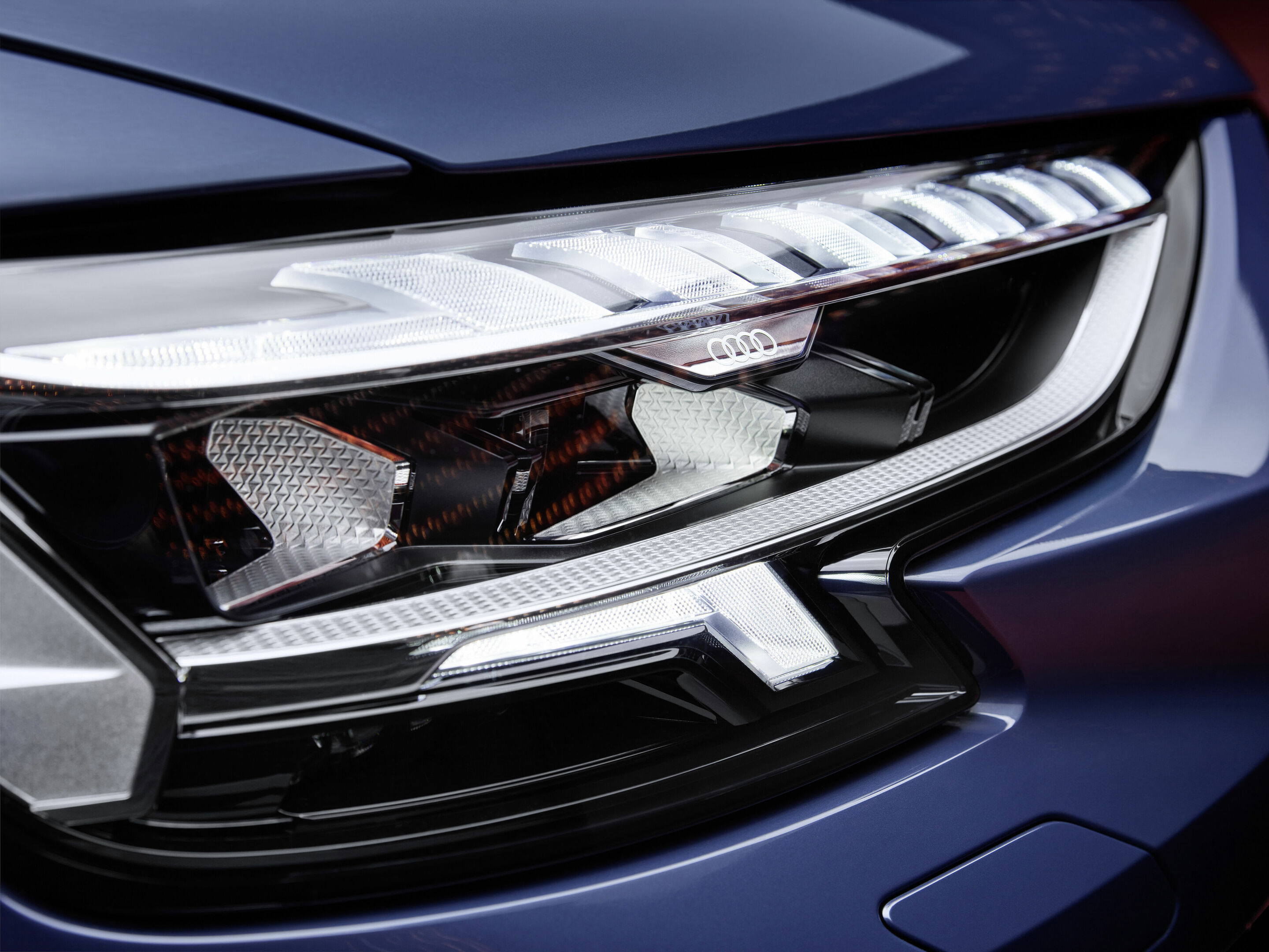 Audi A8 - Detail;
Color: Plasma blue