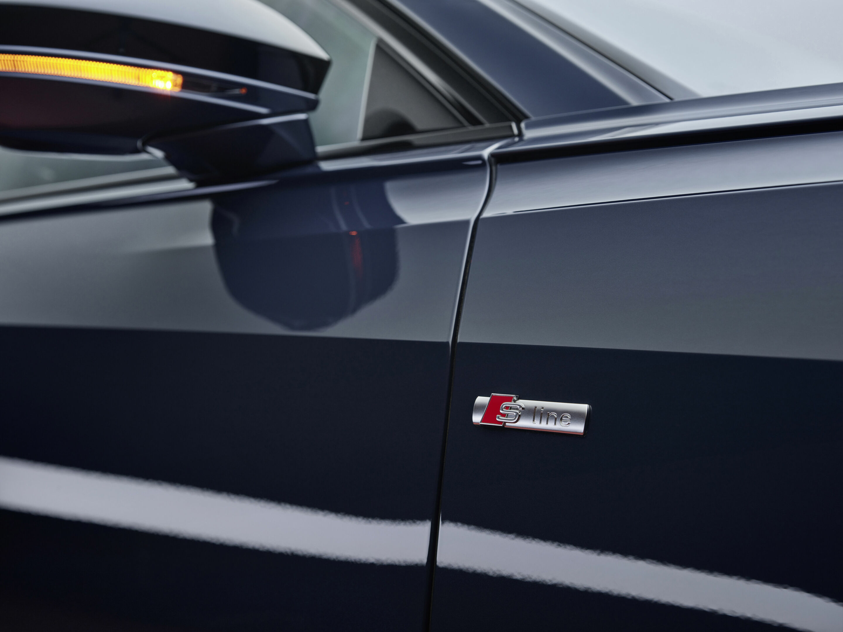 Audi A8 - Detail;
Farbe: Plasmablau