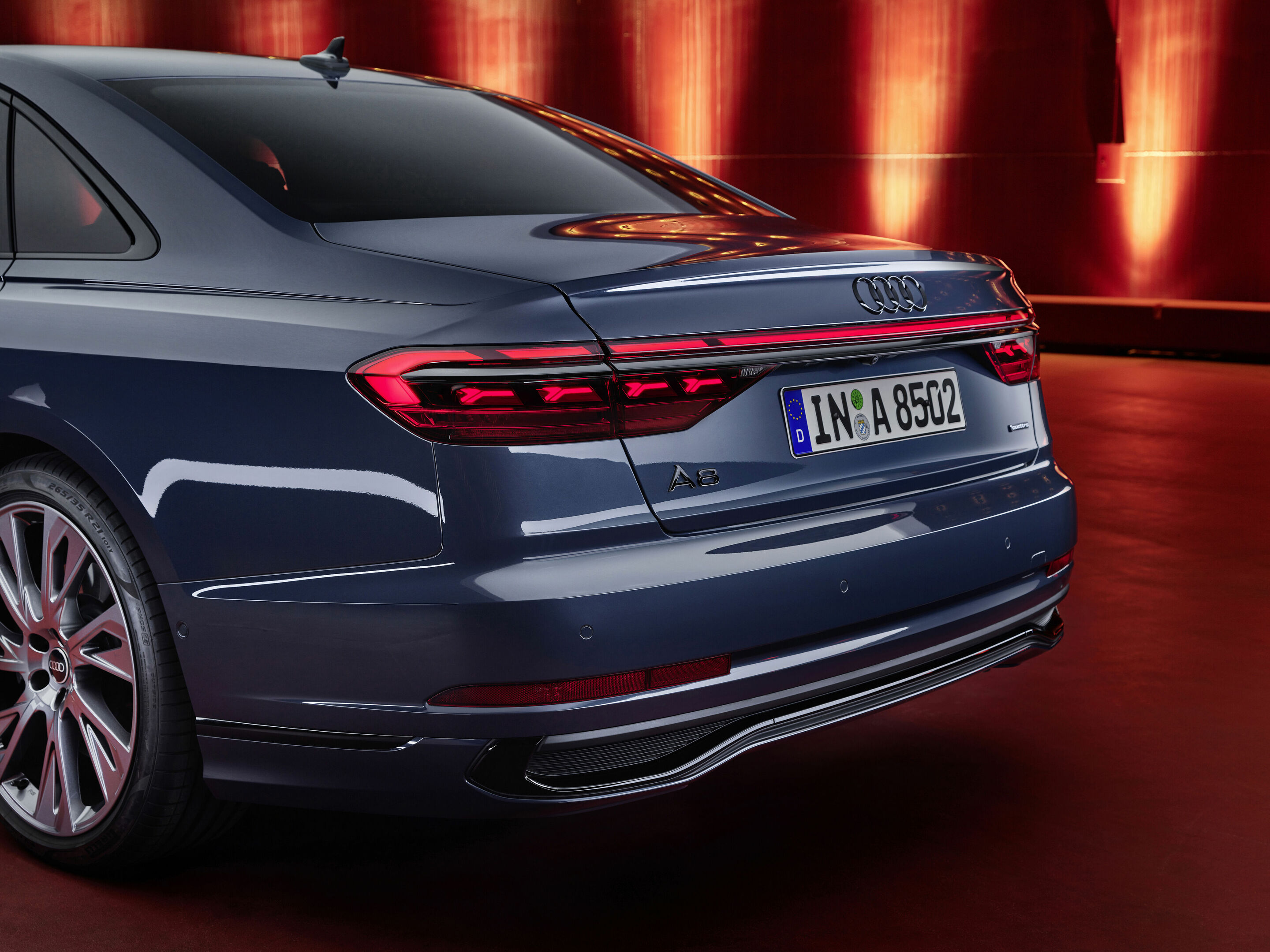 Audi A8 - Detail;
Color: Plasma blue