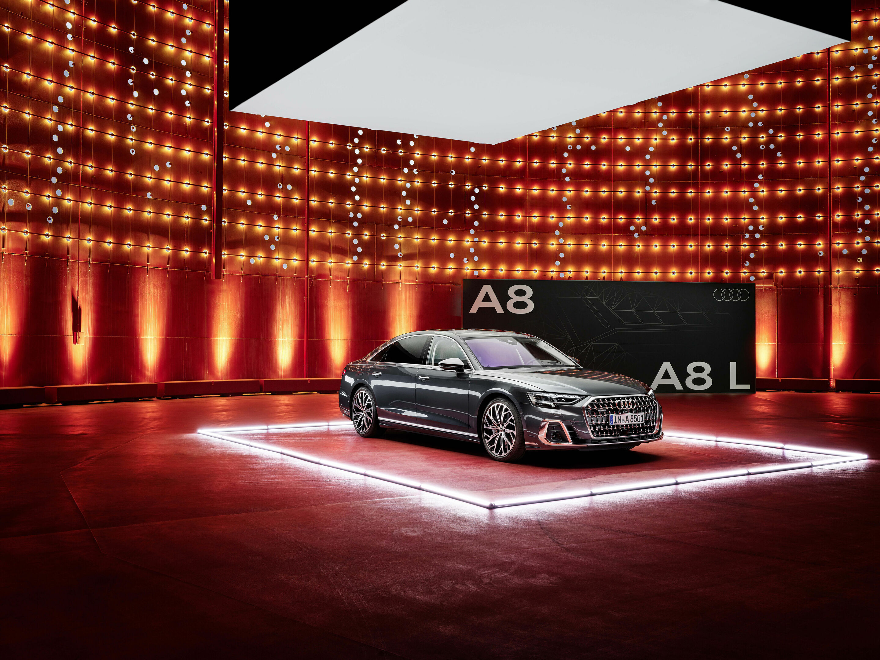 Audi A8 L - Standaufnahme;
Farbe: Manhattangrau