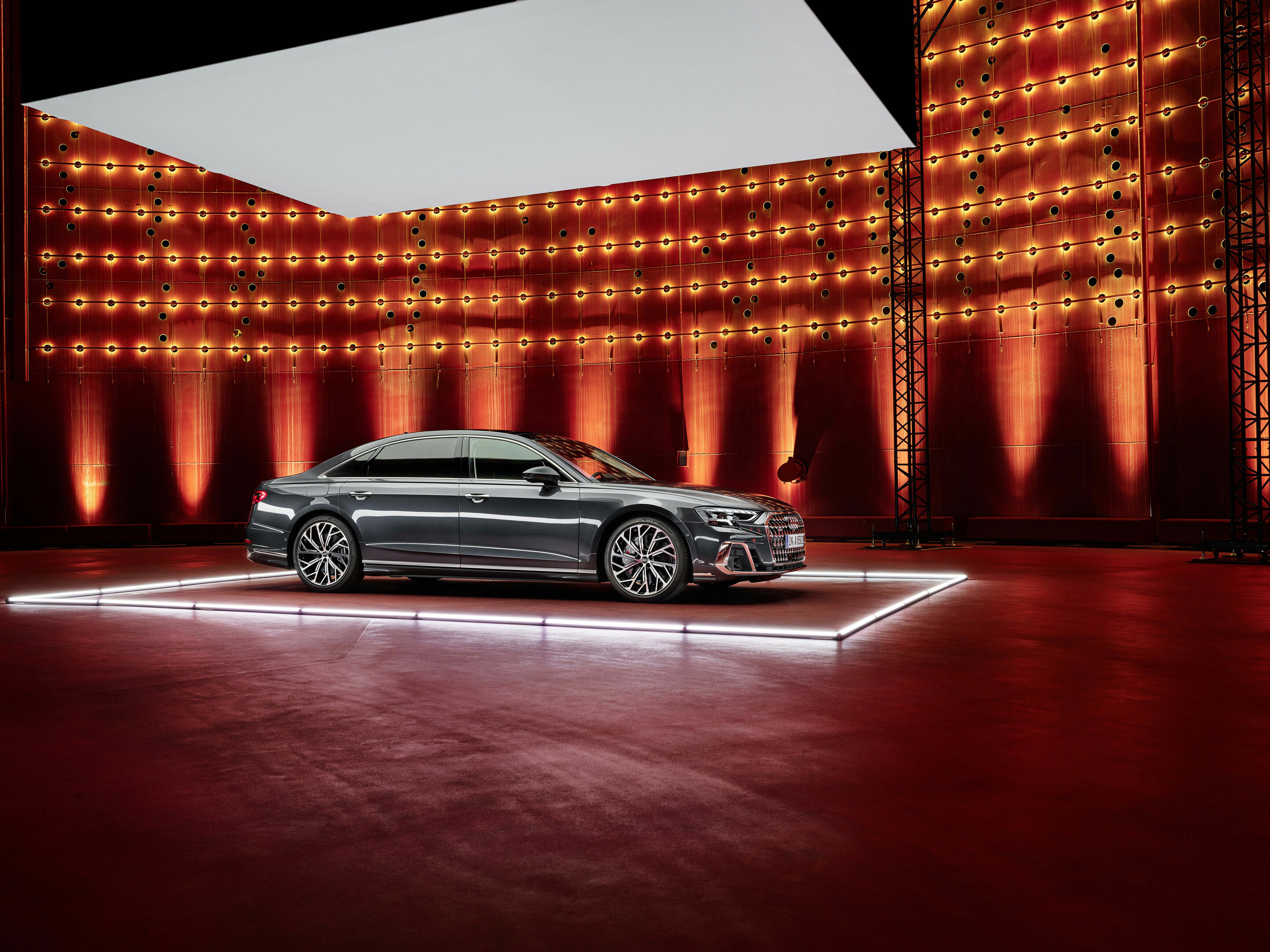 Audi A8 L - Standaufnahme;
Farbe: Manhattangrau