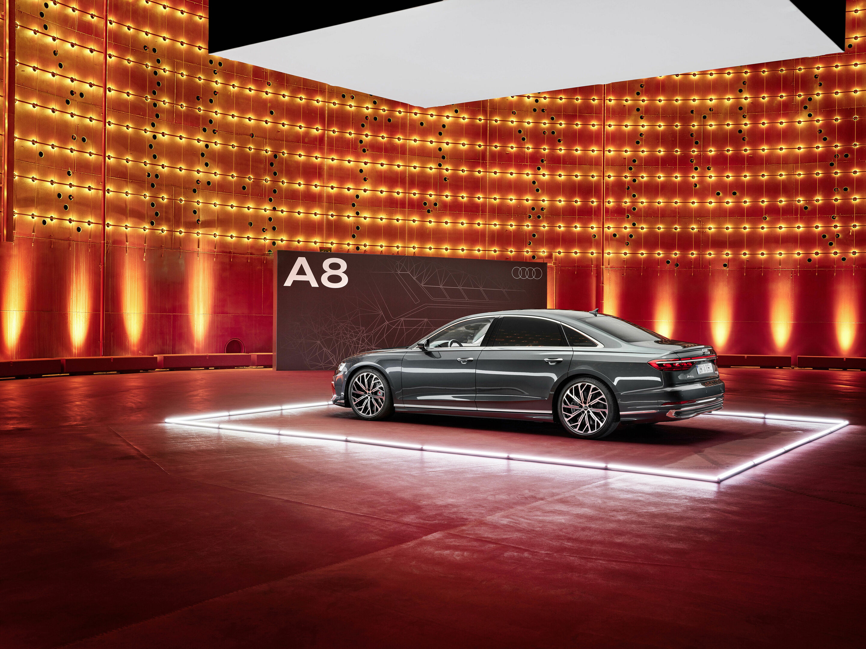 Audi A8 L - Standaufnahme;
Farbe: Manhattangrau