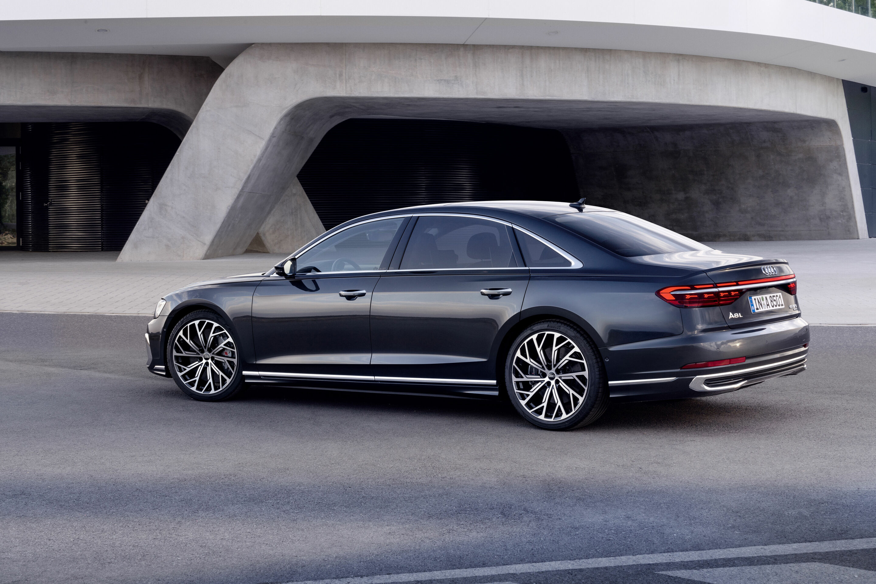 Audi A8 L - Standaufnahme;
Farbe: Manhattangrau