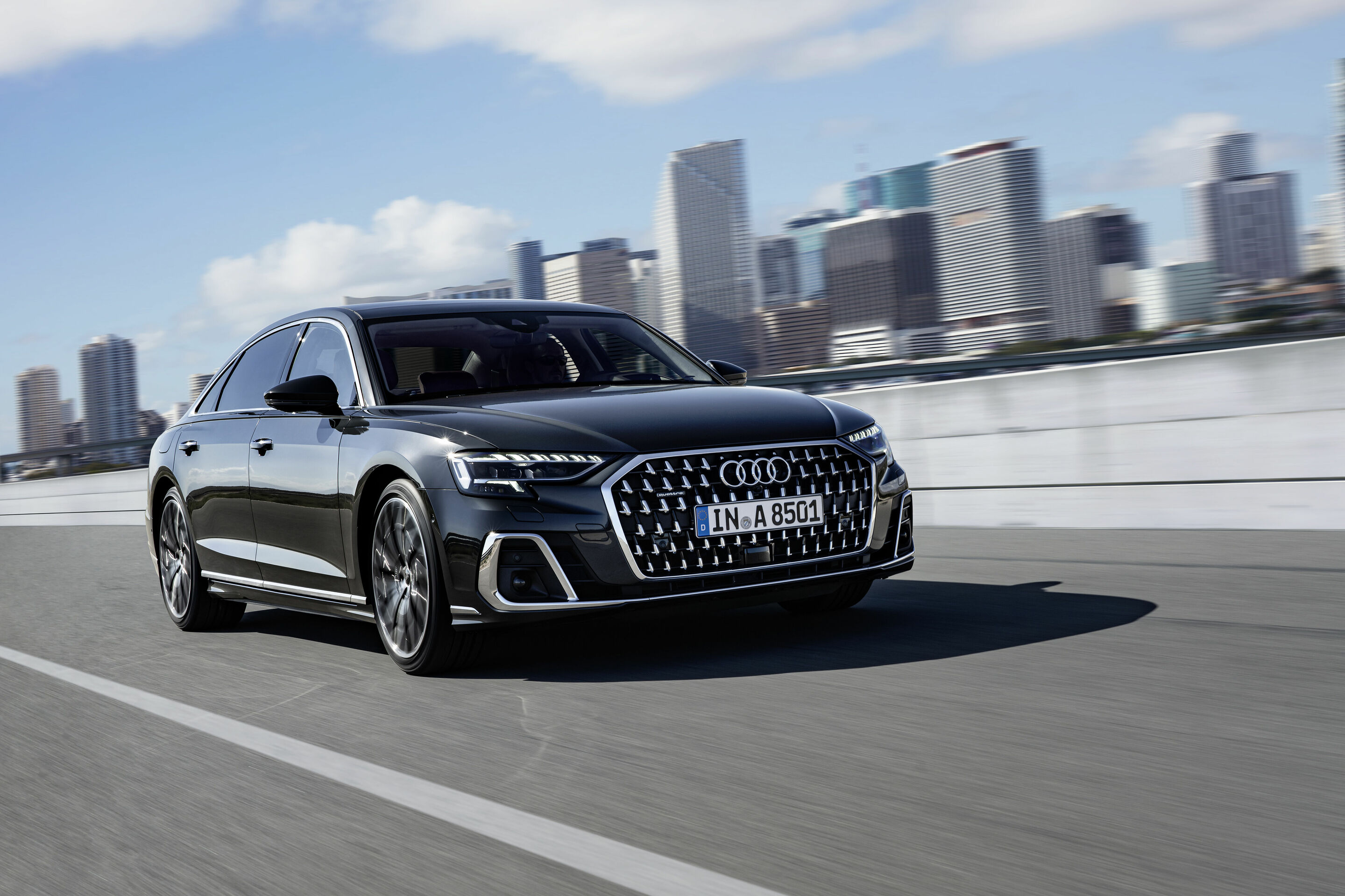 Audi A8 L - Fahraufnahme;
Farbe: Manhattangrau